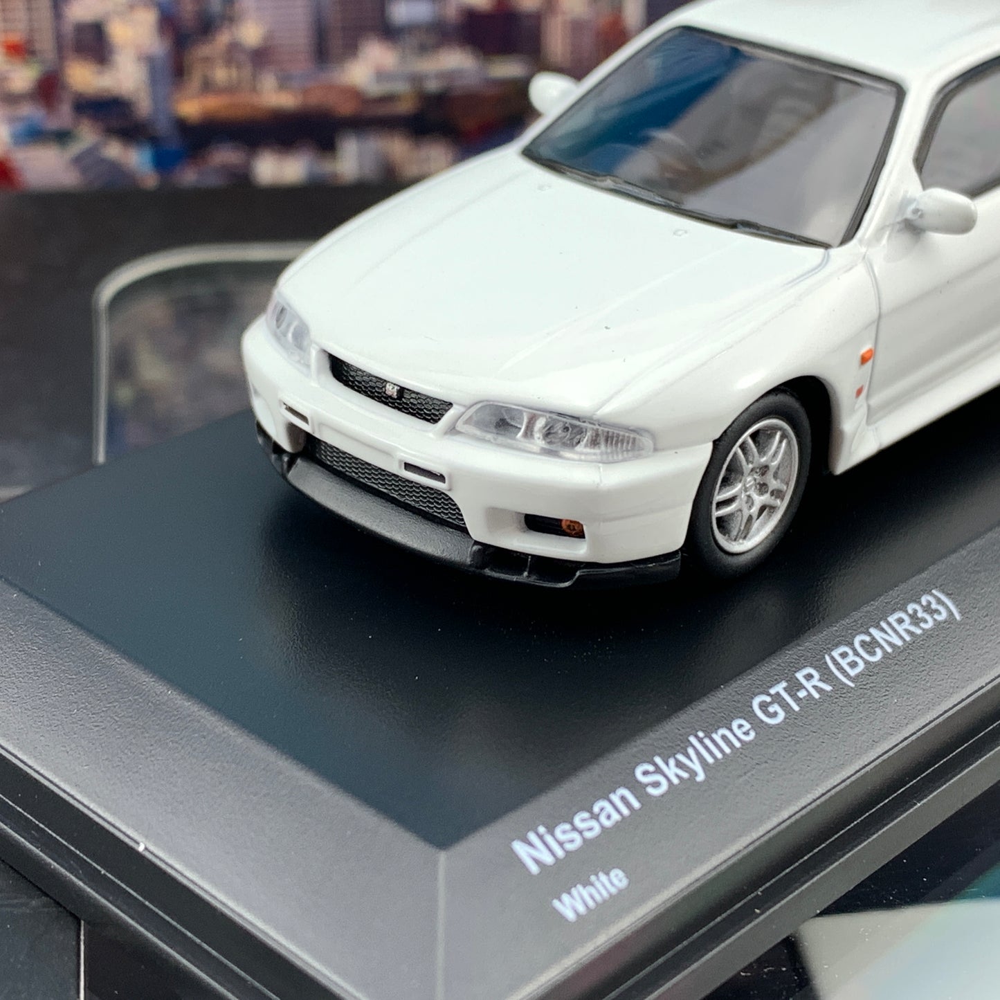 KYOSHO 1/64 Nissan Skyline GTR R33 White KS07047A5