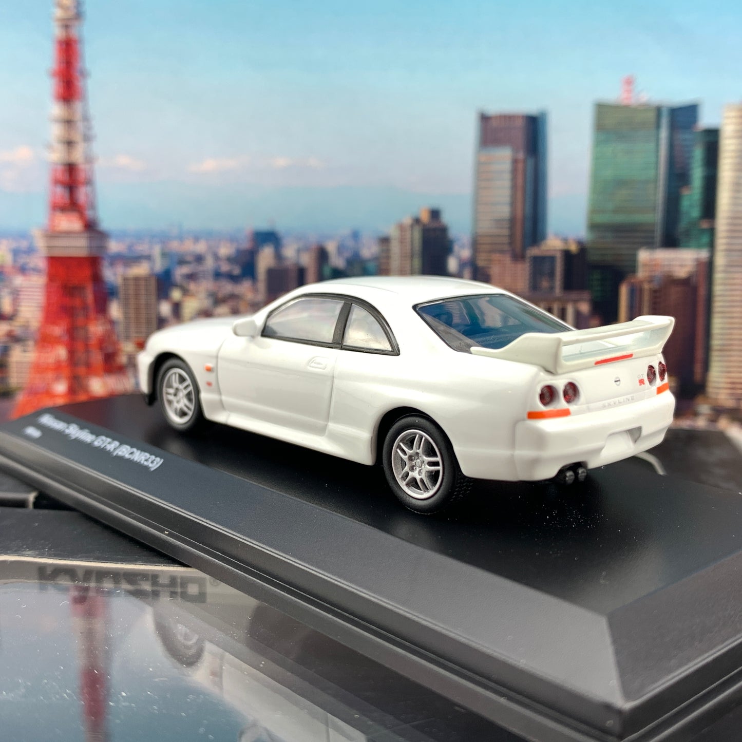 KYOSHO 1/64 Nissan Skyline GTR R33 White KS07047A5