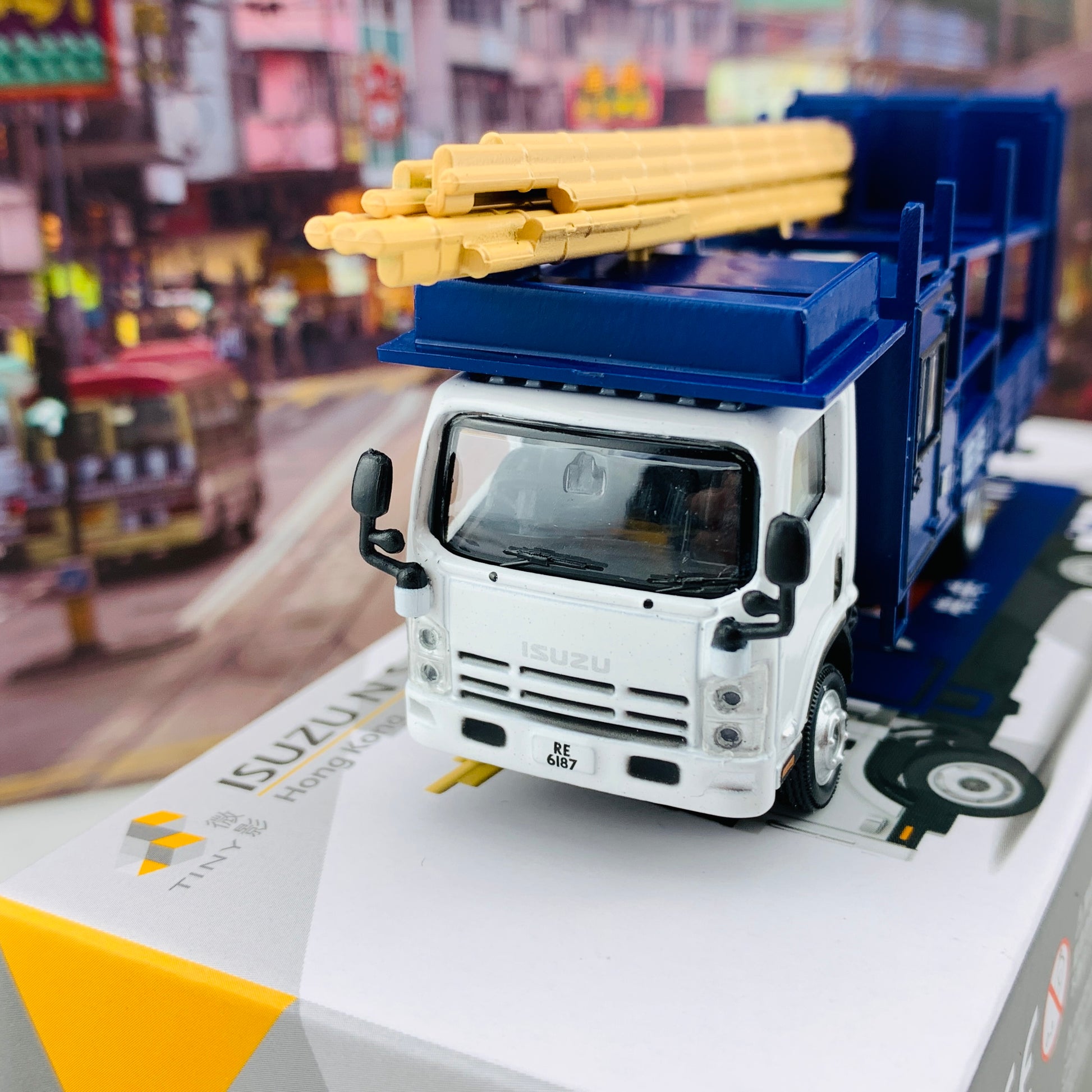 Tiny 微影 195 ISUZU N Series Bamboo Scaffolding Lorry  五十鈴N系列 竹棚車 ATC64673