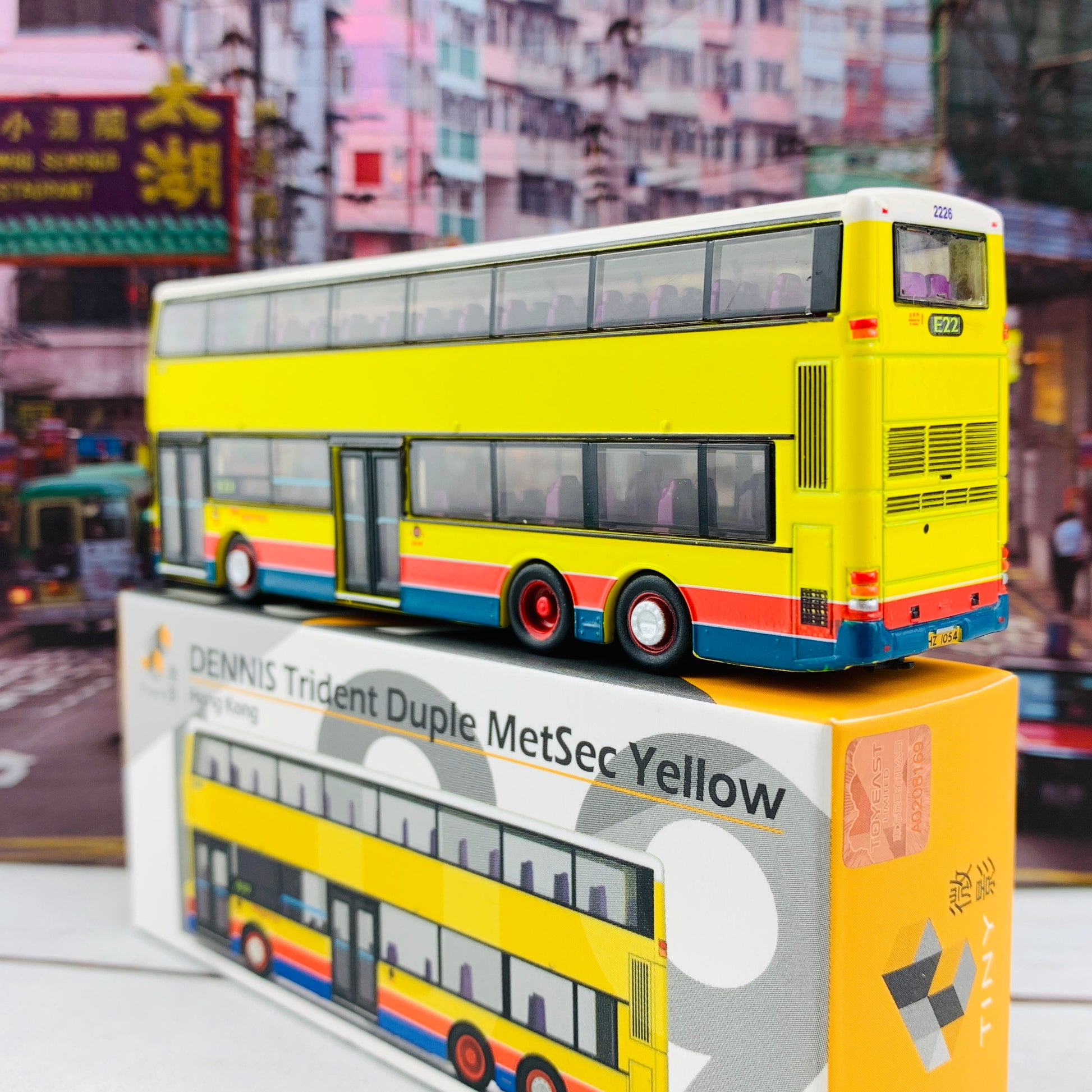 Tiny 微影 L09 DENNIS Trident Duple MetSec Yellow (Chek Lap Kok 赤鱲角 E22) ATC64720