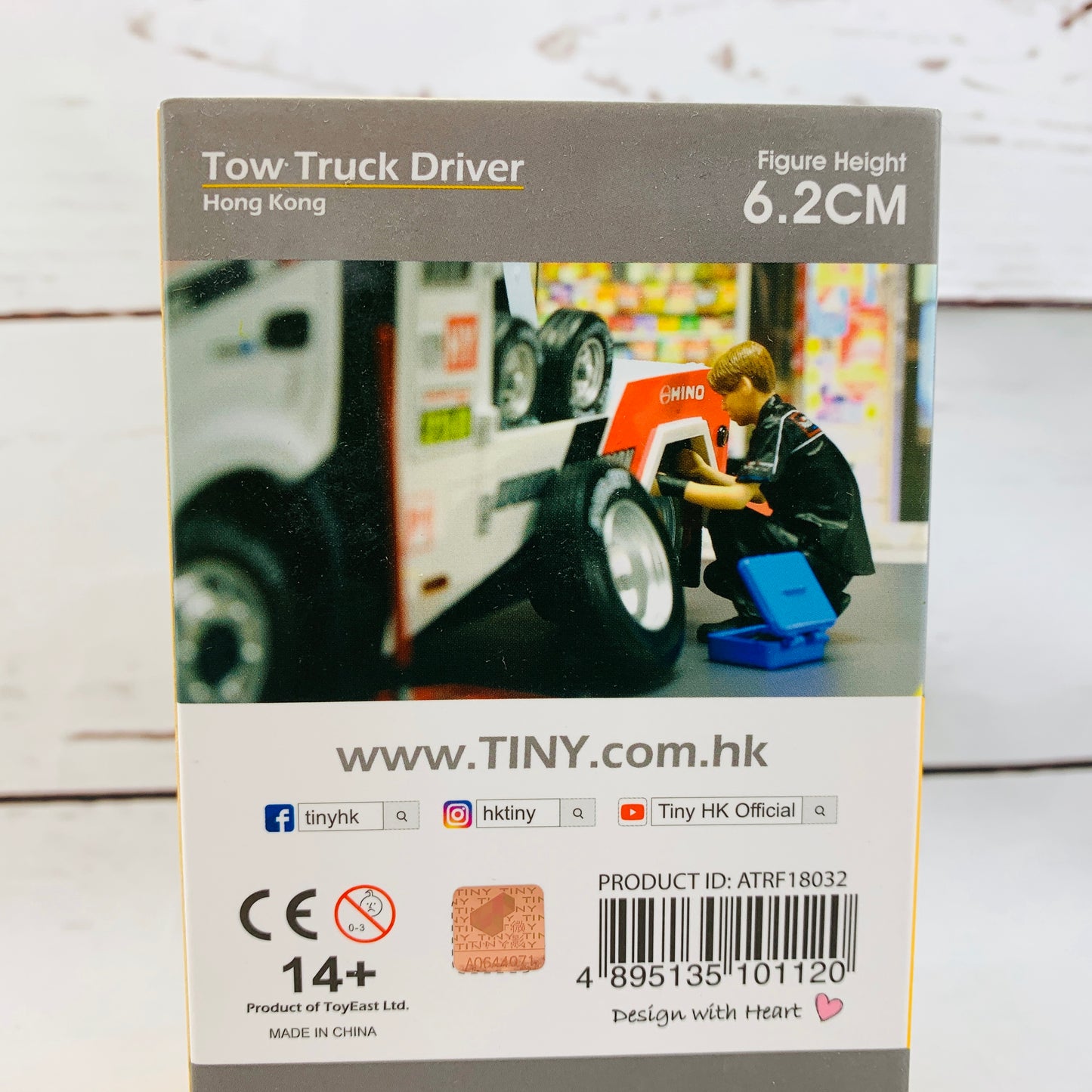 Tiny 1/18 Figure 26 Tow Truck Driver (World Champion Towing Service Hong Kong) ATRF18032