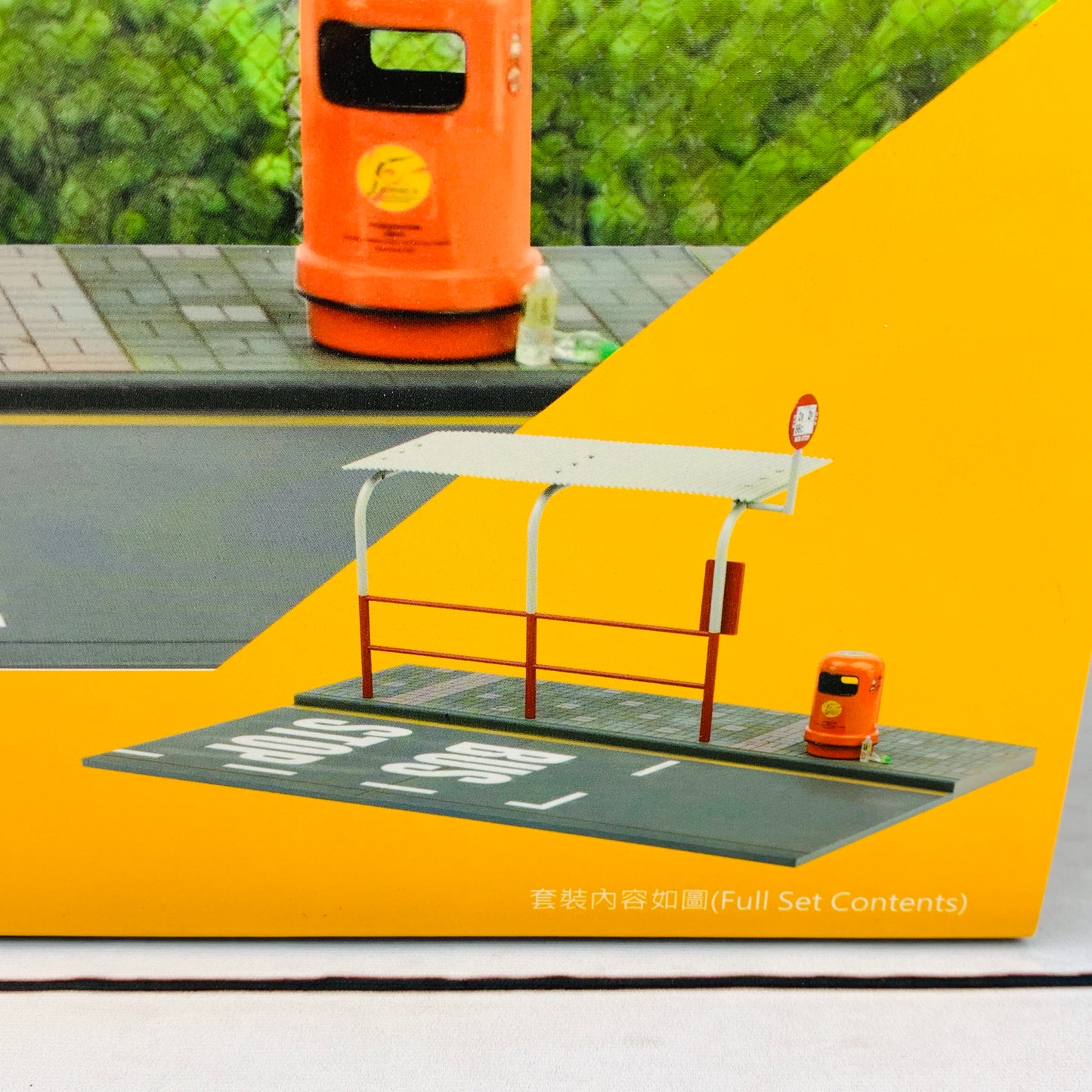 Tiny 微影 S5 1/18 Road Scene Bus Stop Diorama Set with Full Metallic Accessories ATS18008