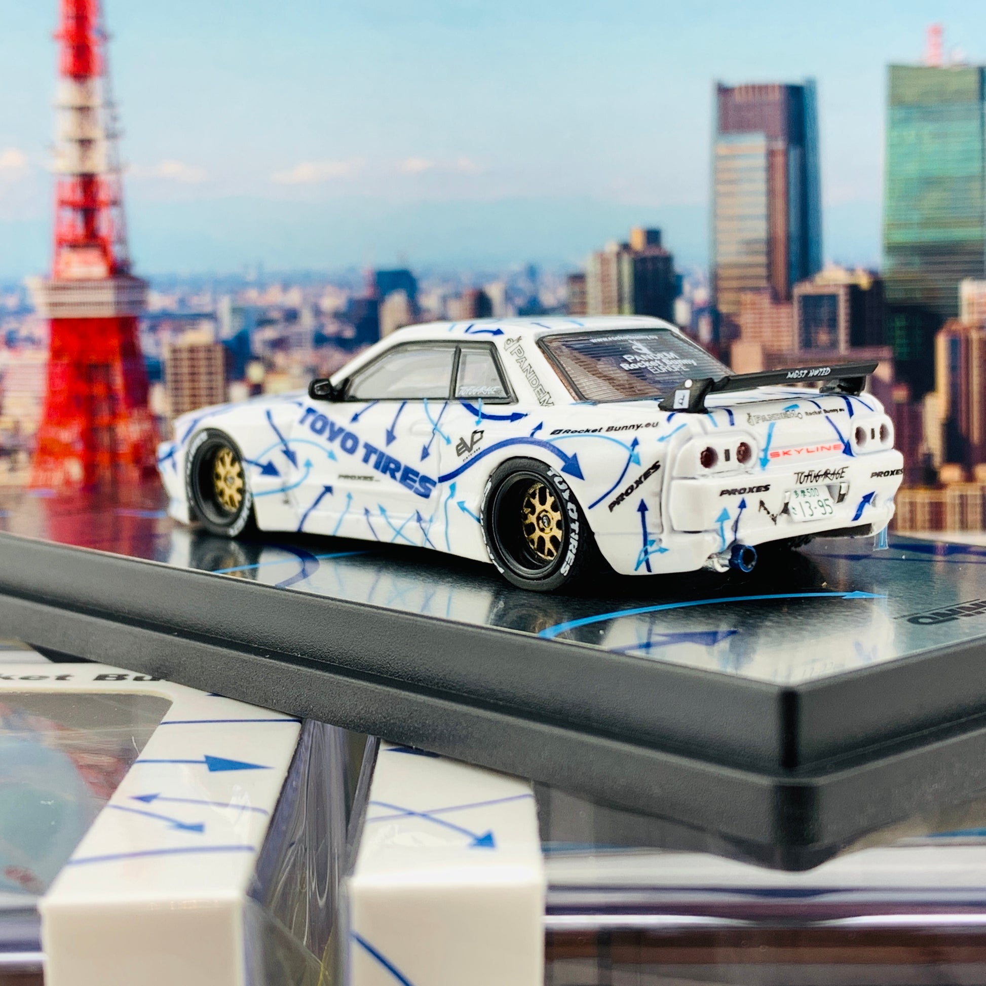 INNO64 1/64 NISSAN SKYLINE GTR R32 ROCKET BUNNY PANDEM TOYO TIRES IN64-R32-TT 