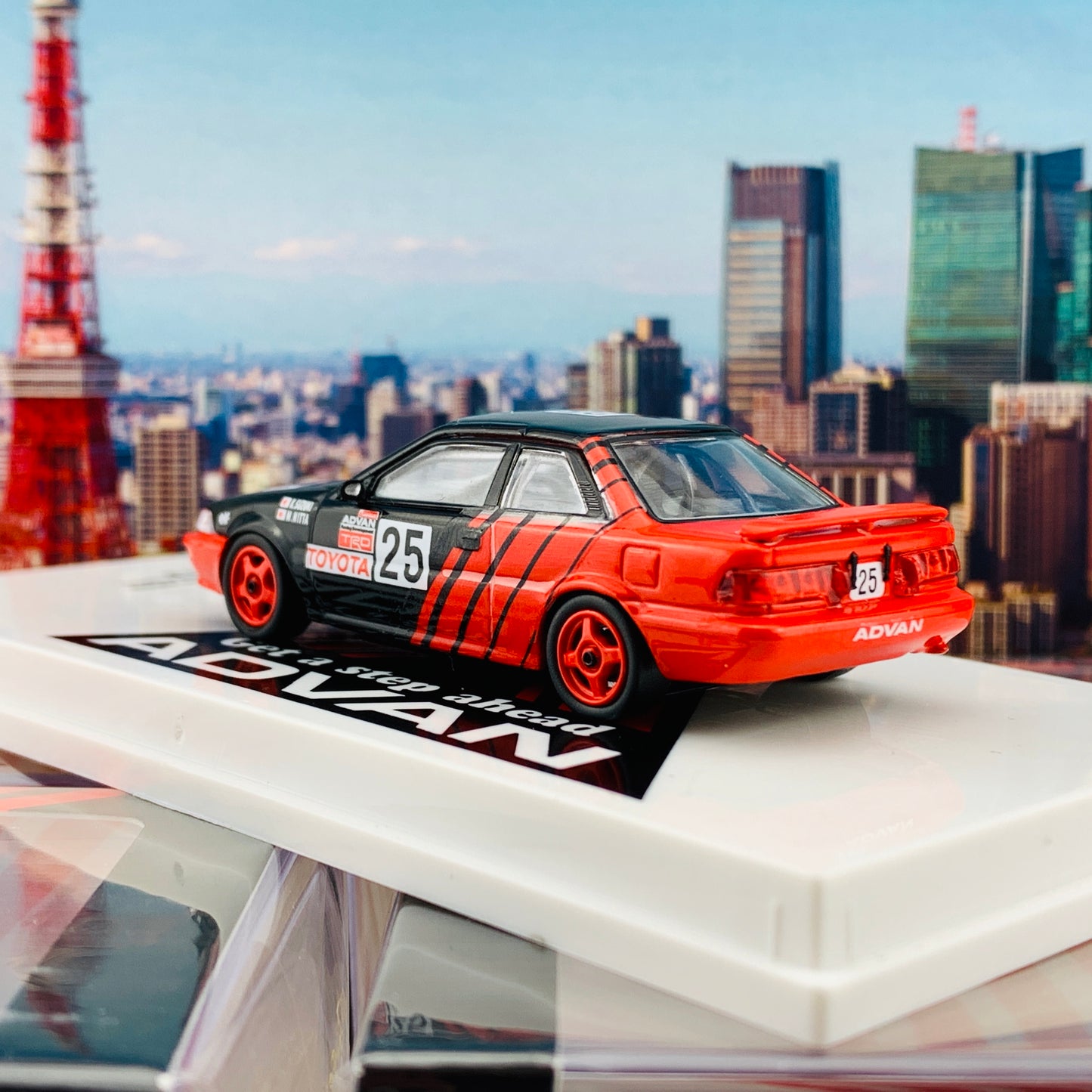 Tarmac Works 1/64 Toyota Corolla AE92 JTCC 1990 Div.3 Champion 鈴木惠一/ 新田守男  T64-036-90JTC25