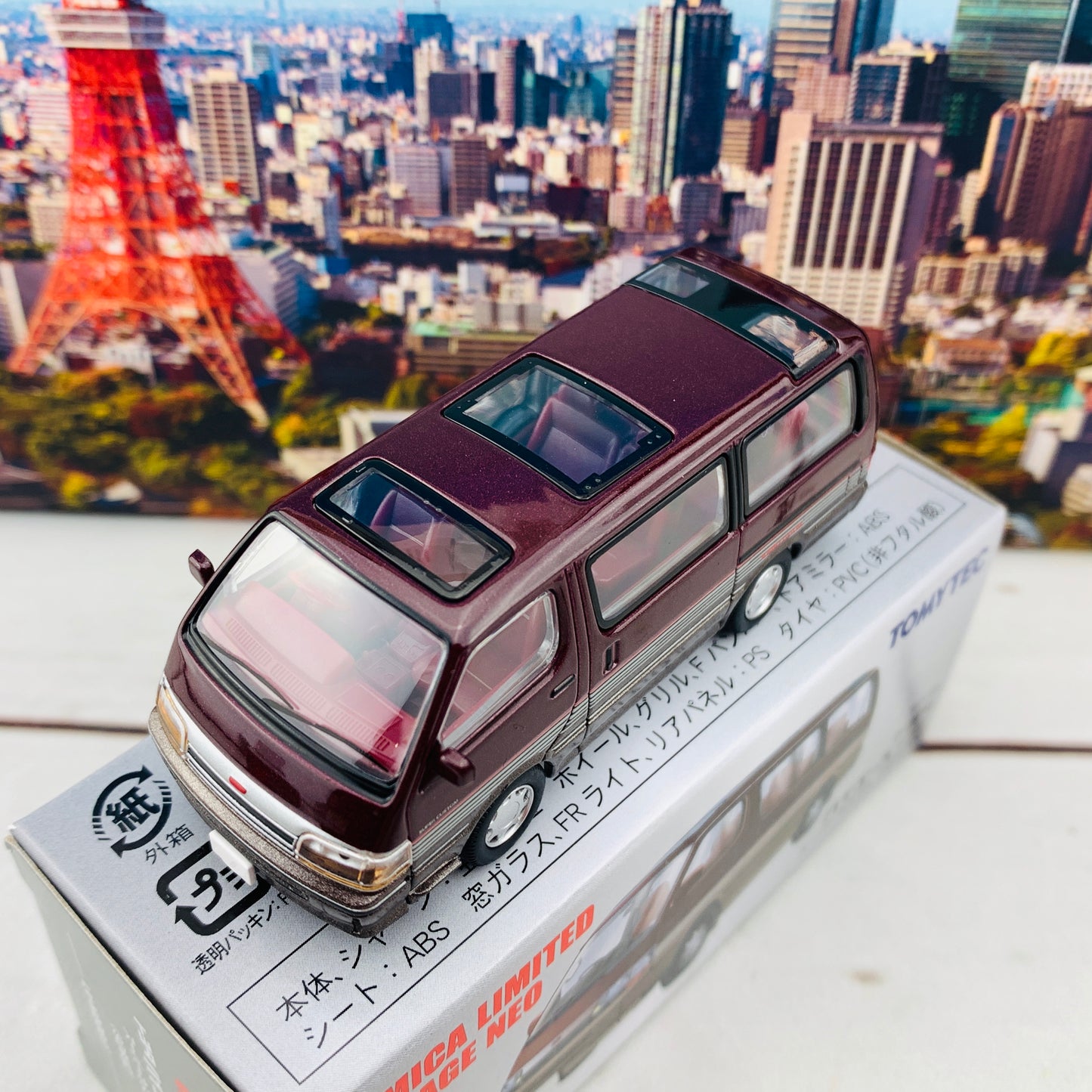 Tomytec Tomica Limited Vintage Neo 1/64 Toyota Hiace Wagon Super Custom 1992 Dark Red/Brown LV-N208b