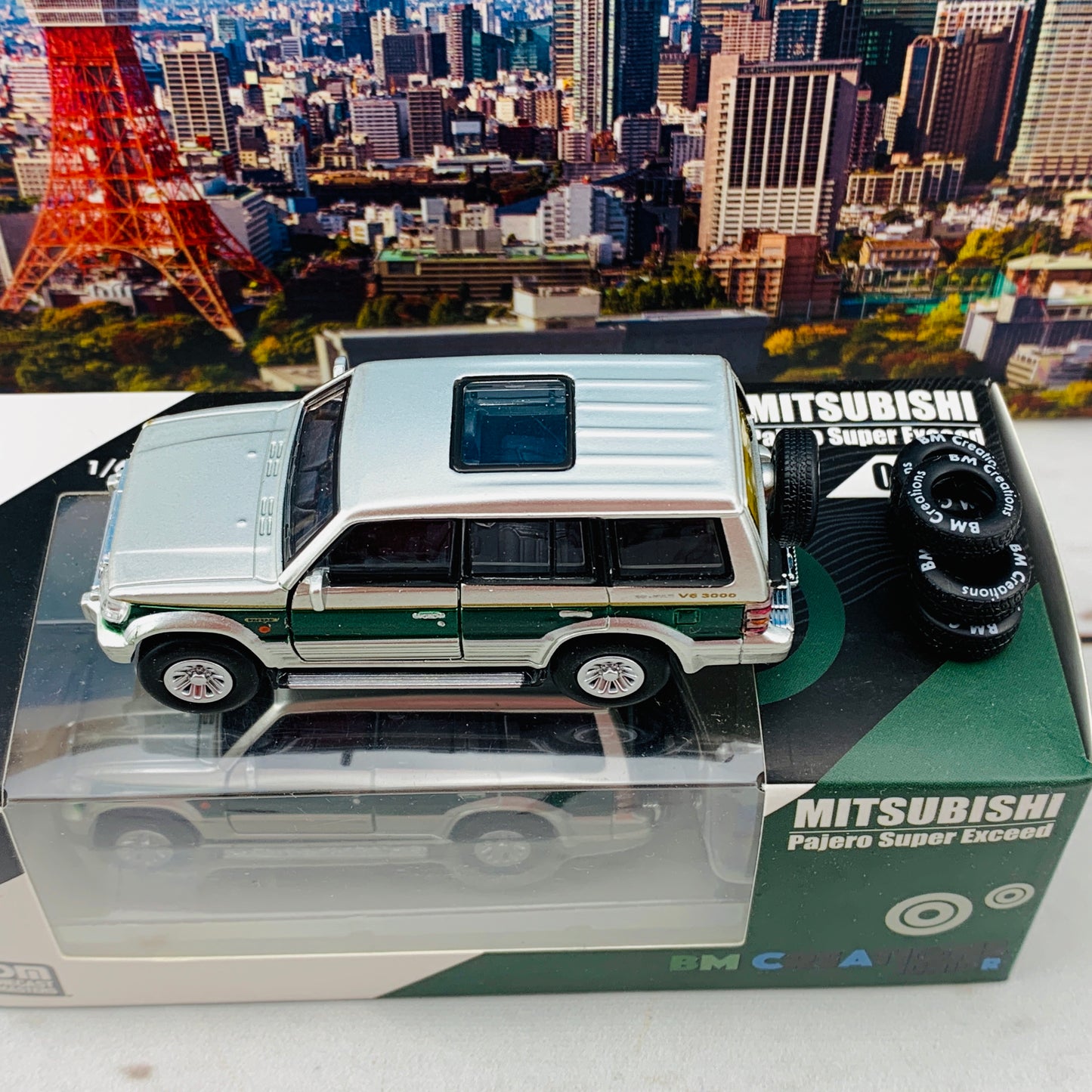 BM Creations JUNIOR 1/64 Mitsubishi Pajero Super Exceed Silver with Green Strip RHD 64B0019