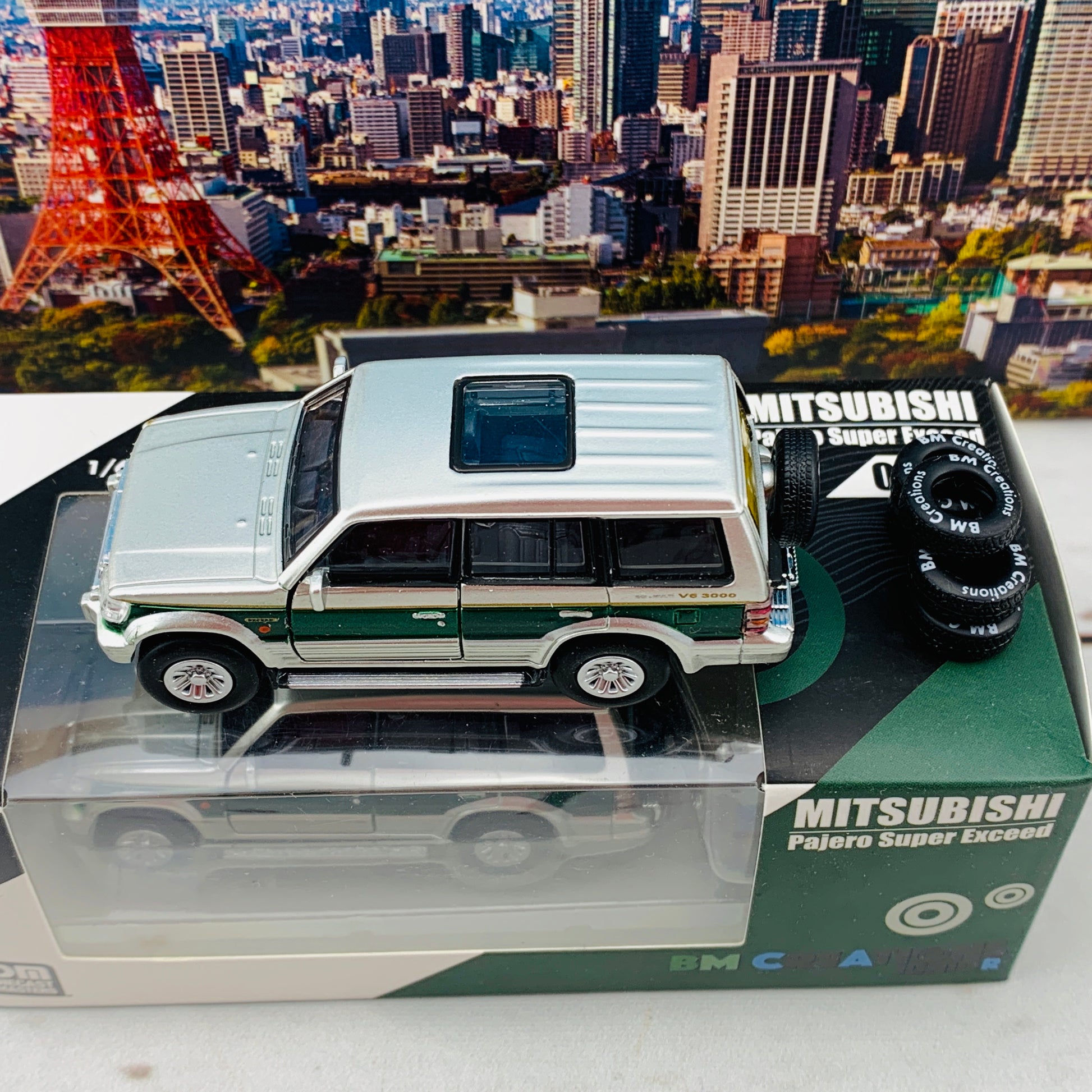 BM Creations JUNIOR 1/64 Mitsubishi Pajero Super Exceed Silver with Green Strip RHD 64B0019