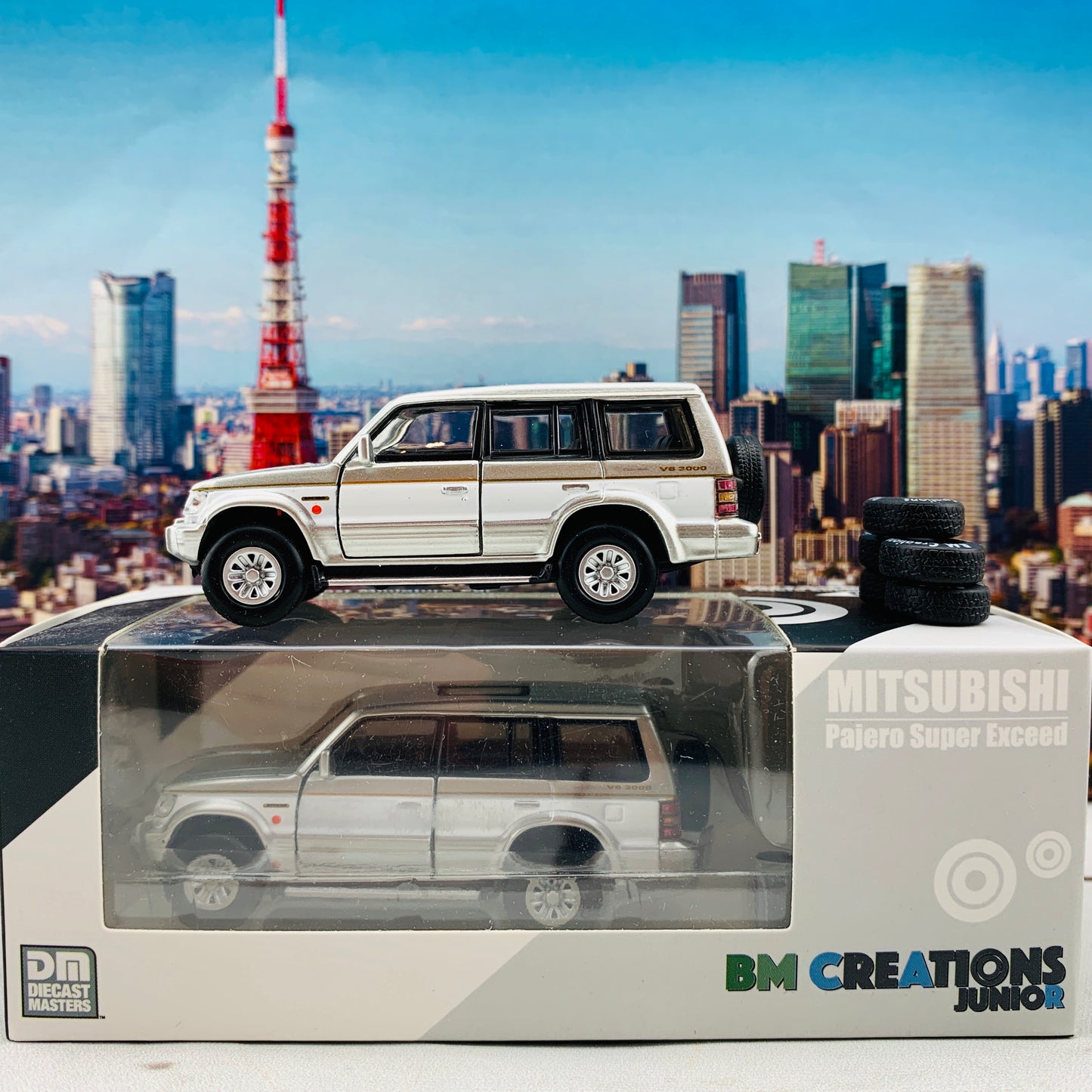 BM Creations JUNIOR 1/64 Mitsubishi Pajero Super Exceed Silver with White Strip RHD 64B0023