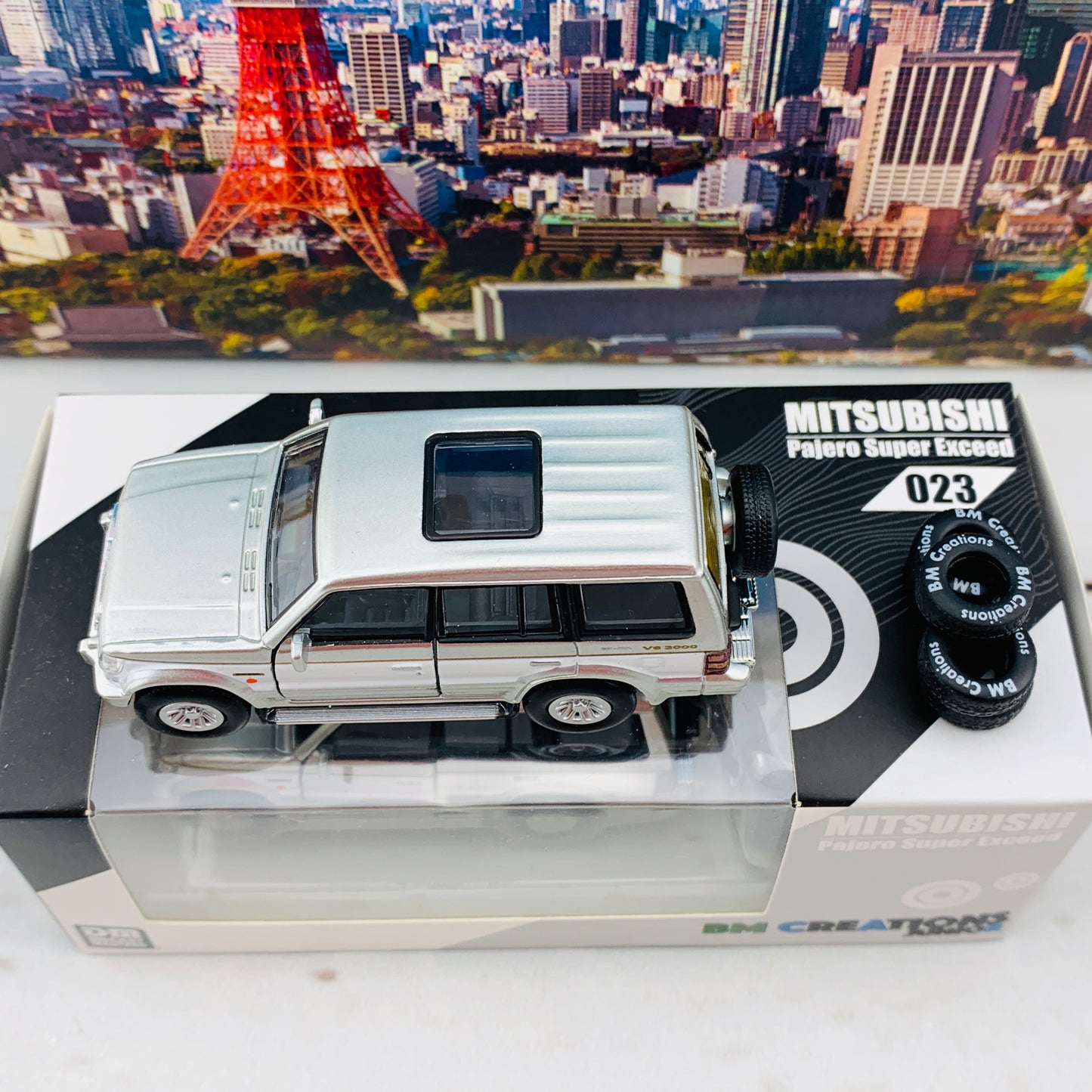 BM Creations JUNIOR 1/64 Mitsubishi Pajero Super Exceed Silver with White Strip RHD 64B0023