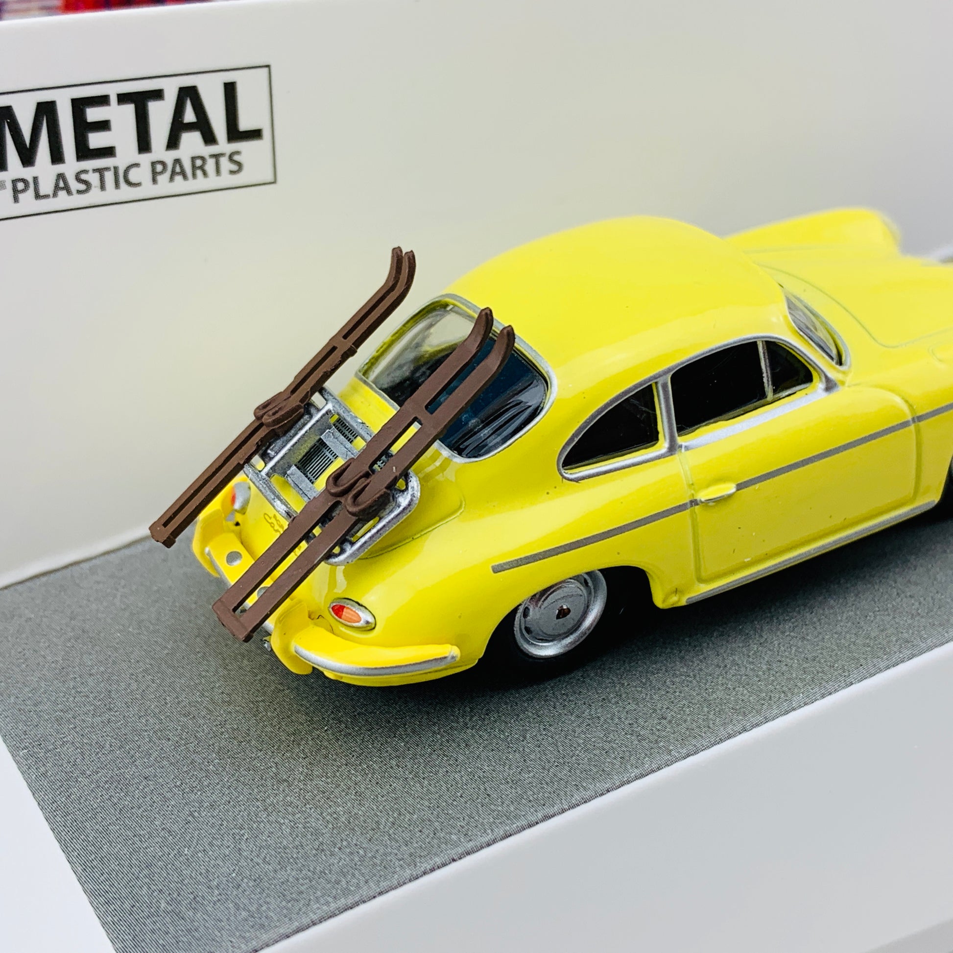 Schuco1/64 Porsche 356 Carrera 2 Skiurlaub 452022900