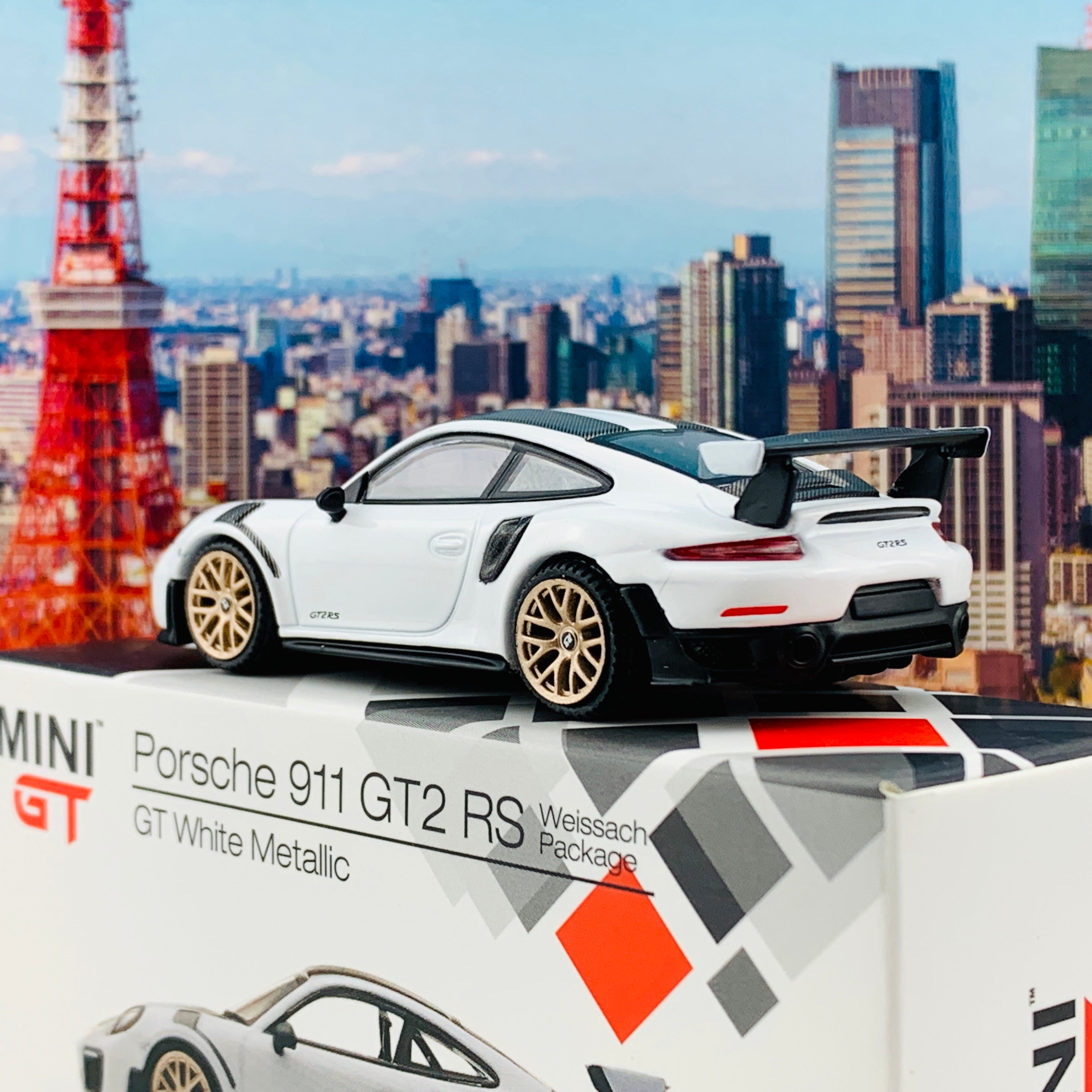 MINI GT 1/64 Porsche 911 GT2 RS Weissach Package White RHD