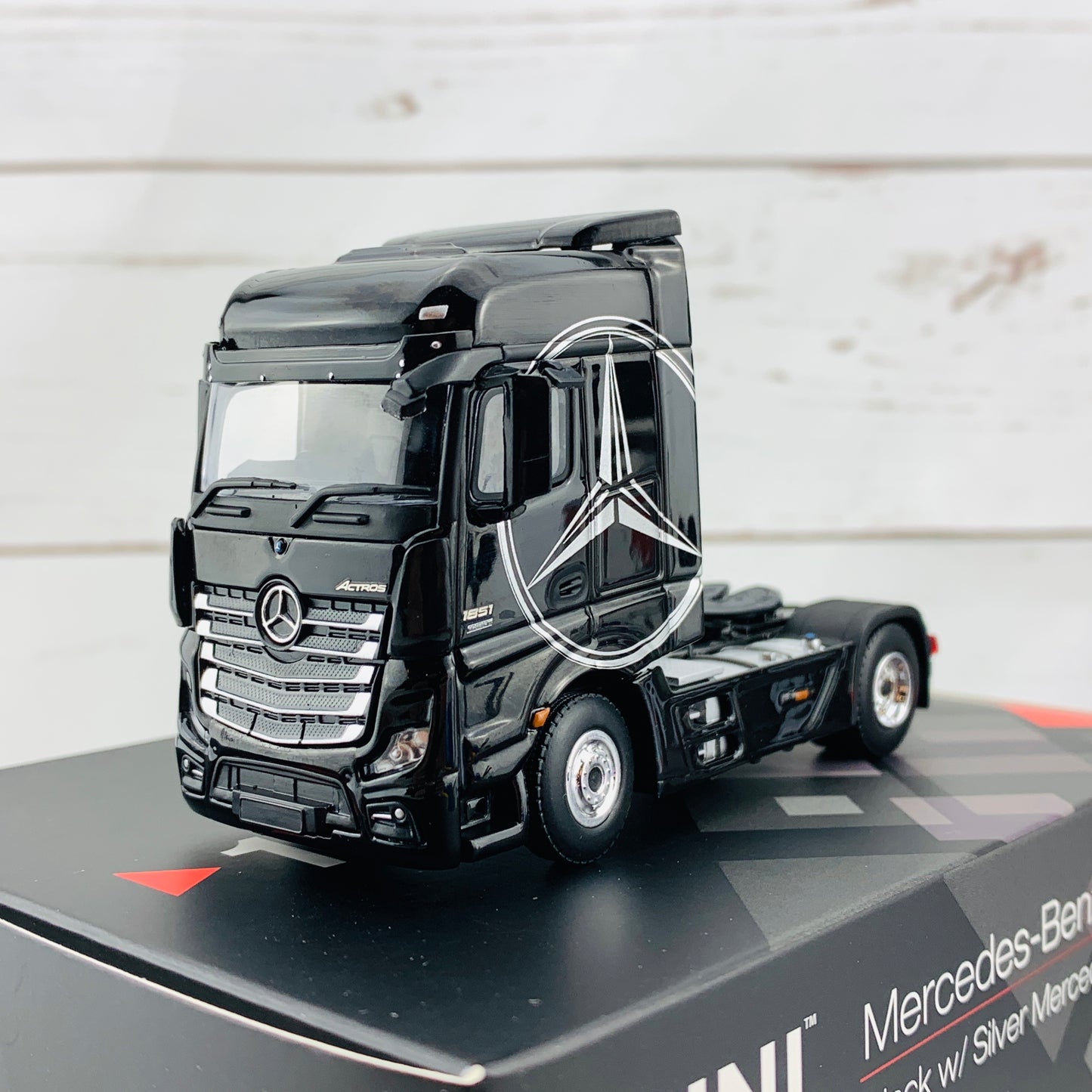 MINI GT 1/64 Mercedes-Benz Actros  Black w/ Silver Mercedes Logo LHD MGT00138-L 
