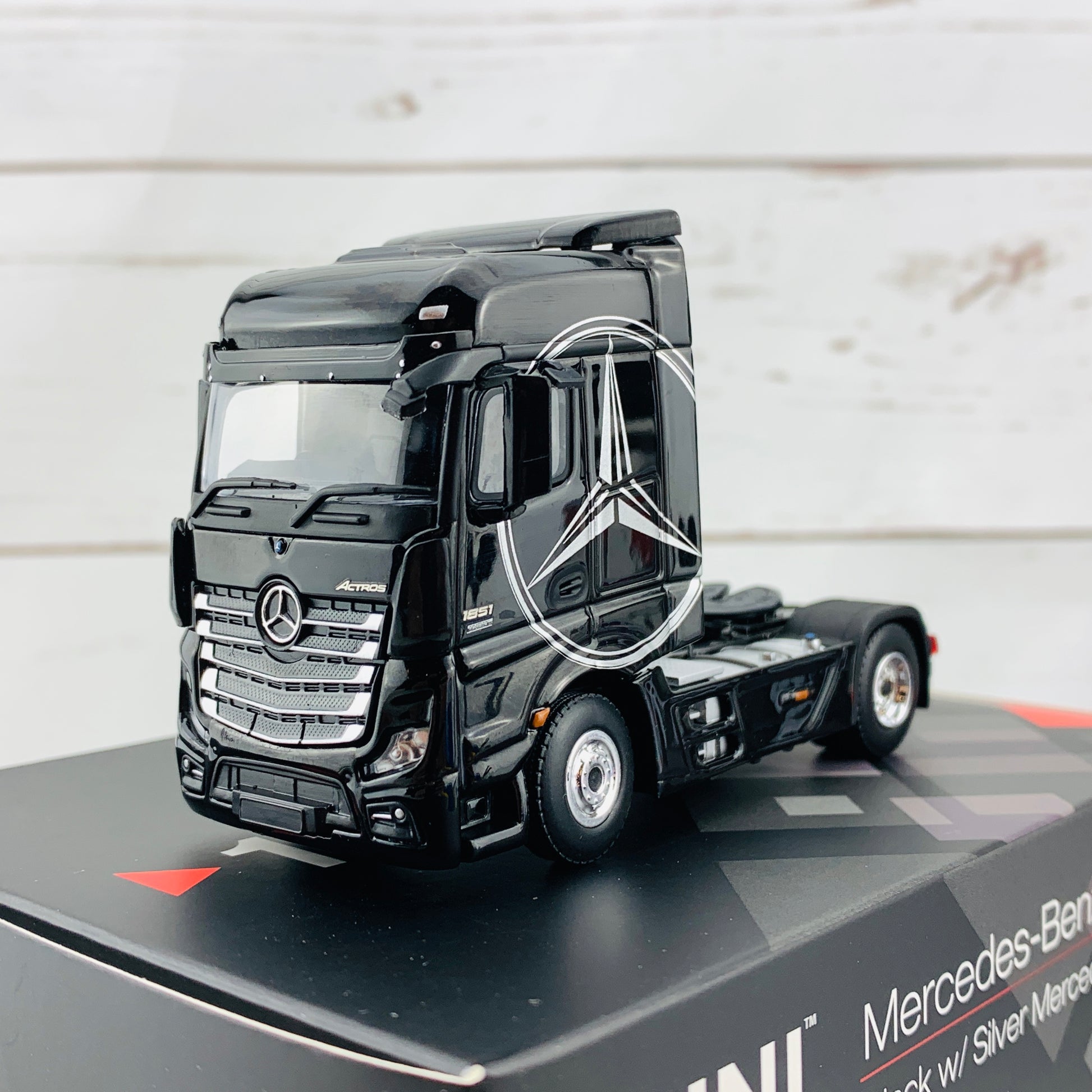 MINI GT 1/64 Mercedes-Benz Actros  Black w/ Silver Mercedes Logo LHD MGT00138-L 