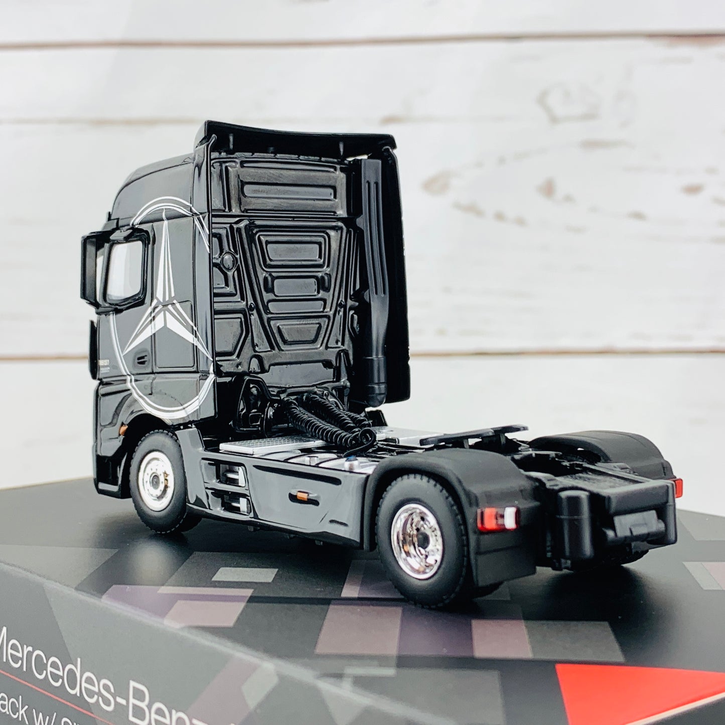 MINI GT 1/64 Mercedes-Benz Actros  Black w/ Silver Mercedes Logo LHD MGT00138-L 