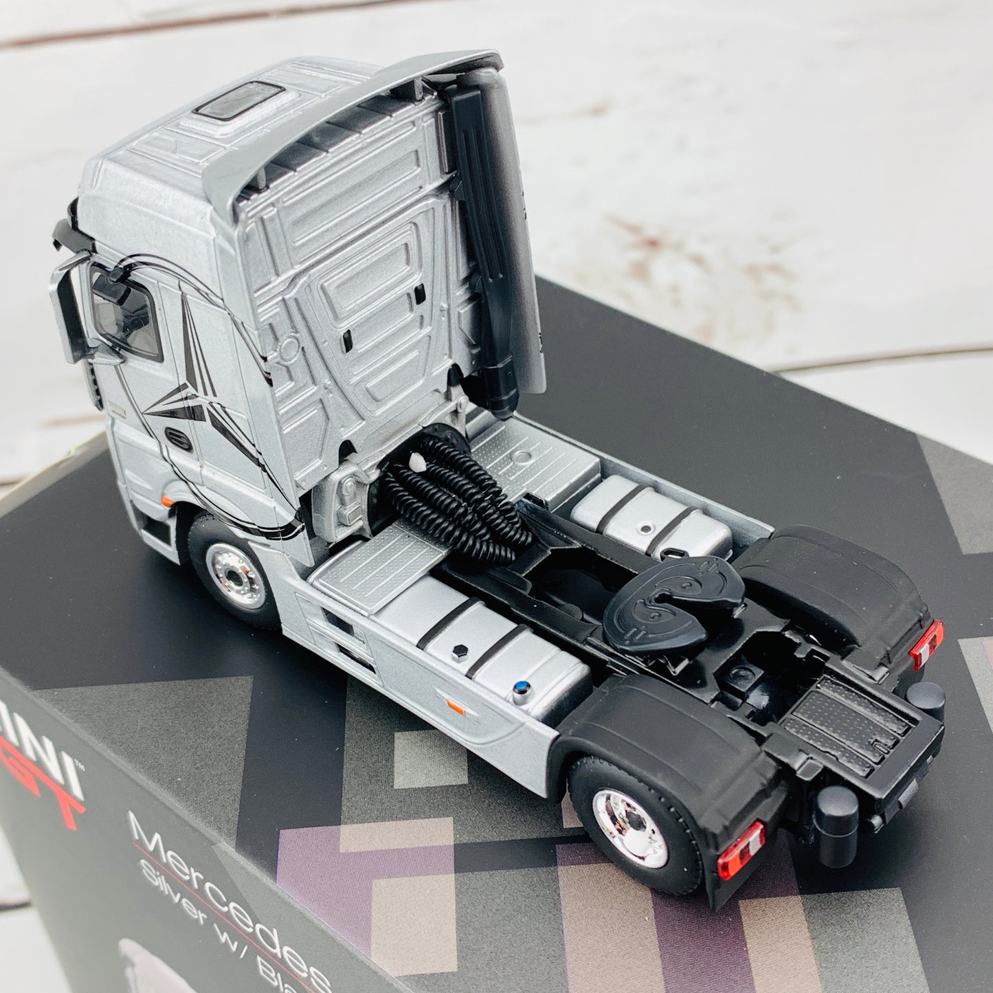 MINI GT 1/64 Mercedes-Benz Actros Silver w/Black Mercedes Logo LHD MGT00139-L