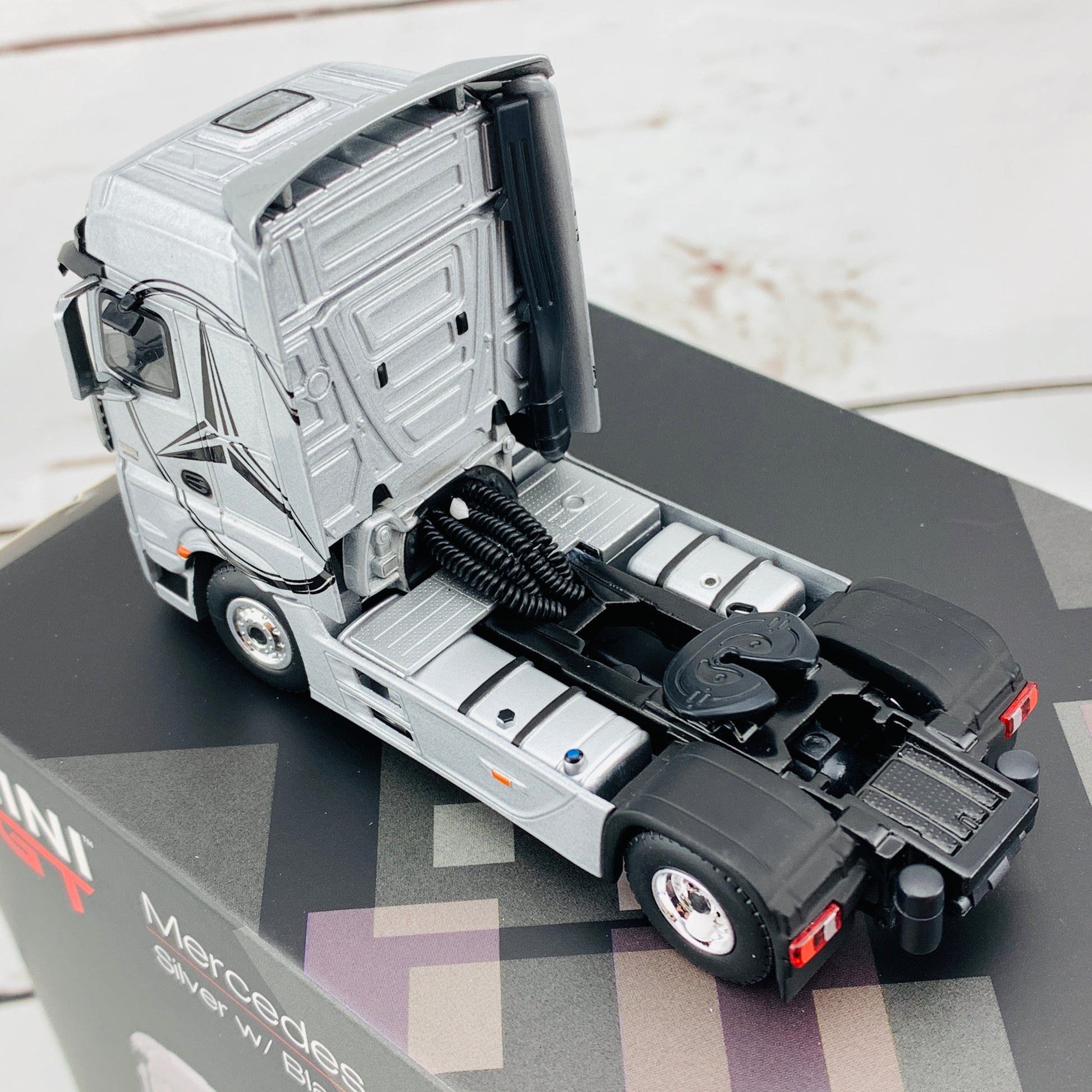 MINI GT 1/64 Mercedes-Benz Actros Silver w/Black Mercedes Logo LHD MGT00139-L