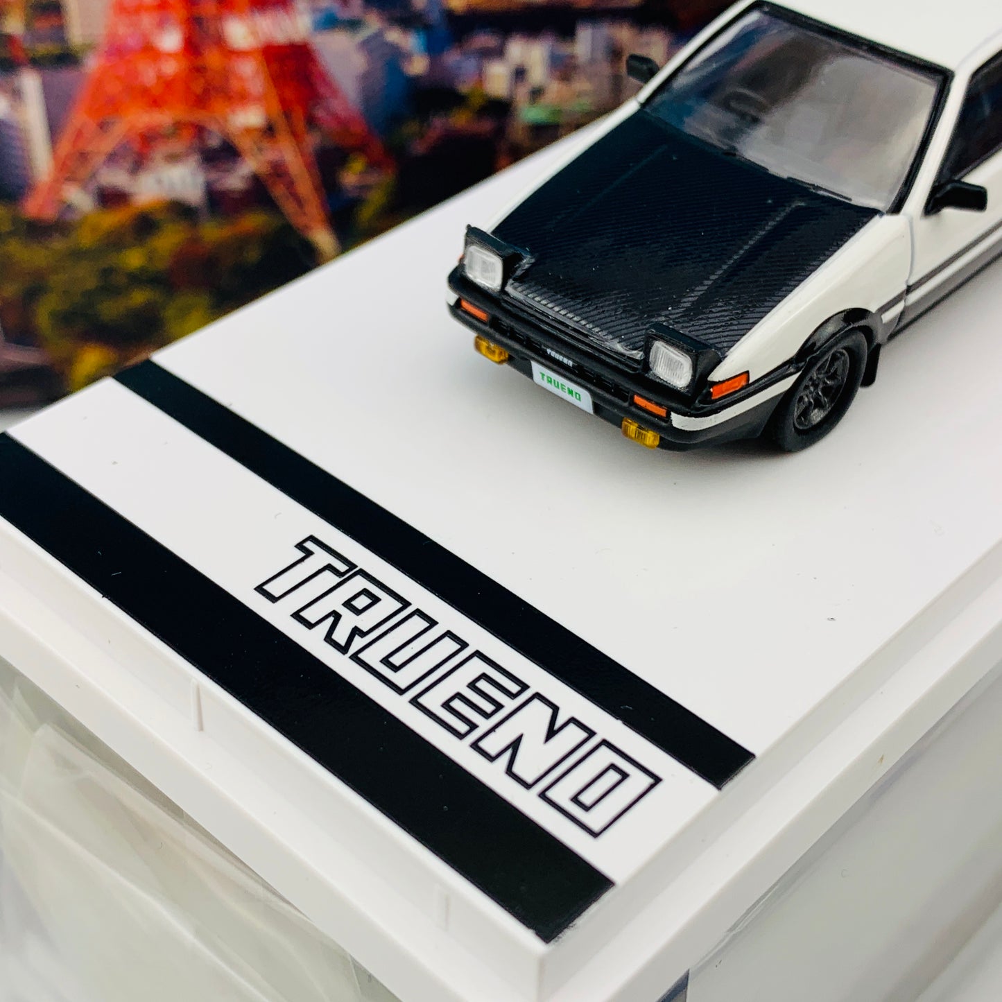 HOBBY JAPAN 1/64 Toyota Sprinter Trueno GT Apex AE86 Customized Version with Carbon Bonnet & Opened Headlight White/Black HJ641008LCWK