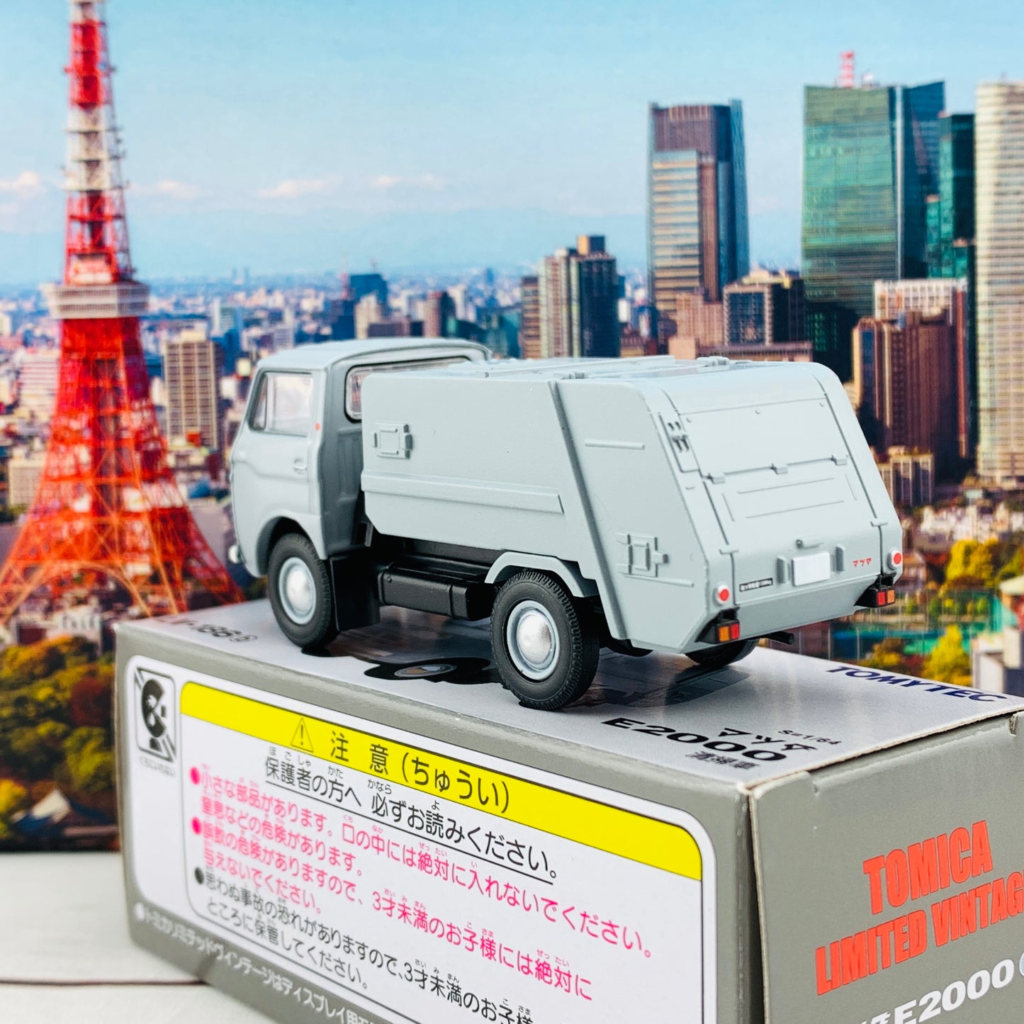 Tomica Limited Vintage 1/64 Mazda E2000 Garbage Truck Grey LV-186b
