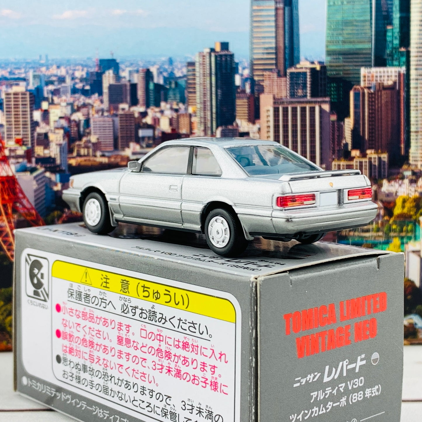 Tomica Limited Vintage Neo 1/64 Nissan Leopard Ultima Turbo LV-N119d