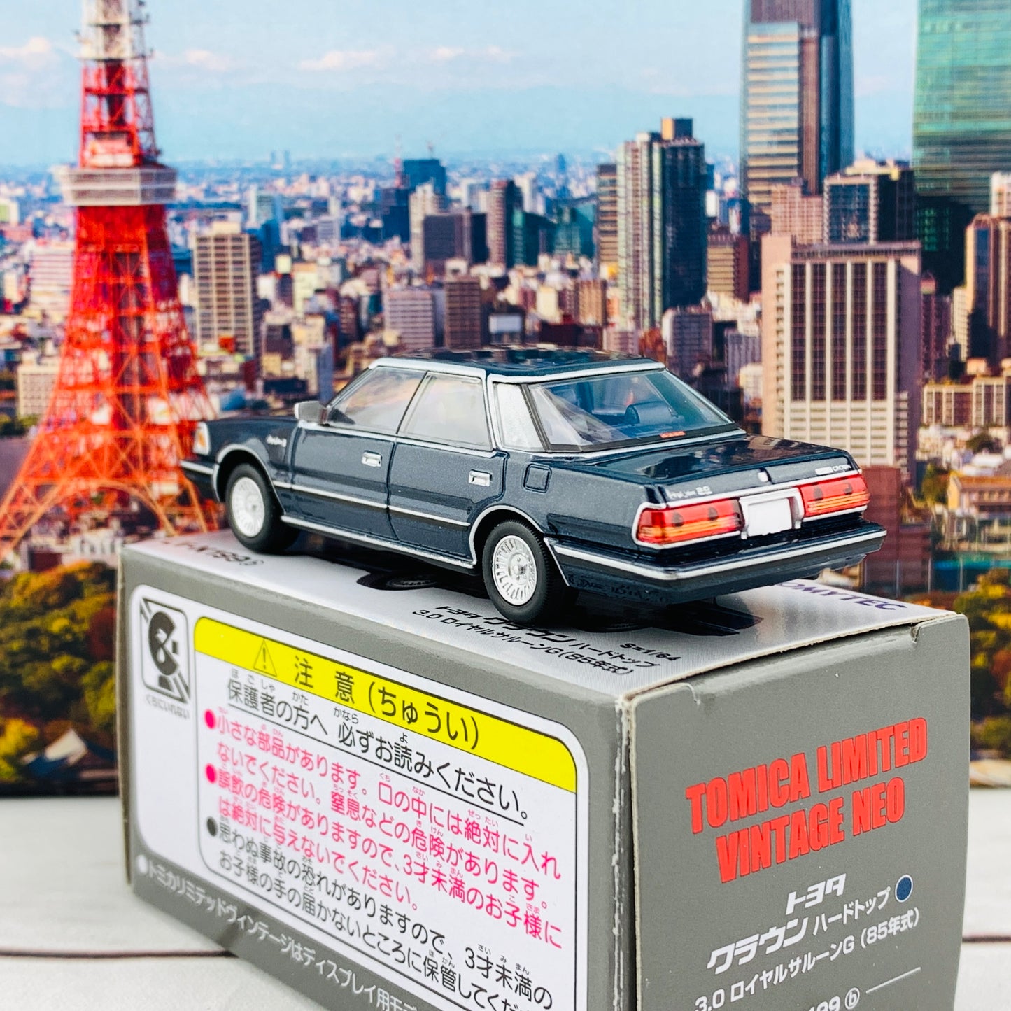 Tomica Limited Vintage Neo 1/64 Toyota Crown 3.0 Royal Saloon G LV-N199b