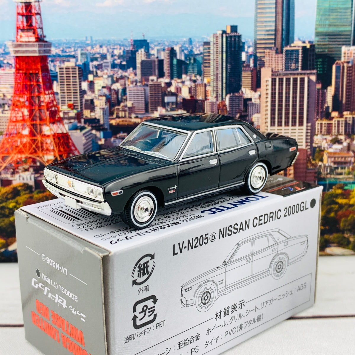 Tomytec Tomica Limited Vintage Neo 1/64 Nissan Cedric 2000GL 1971 (Bla ...