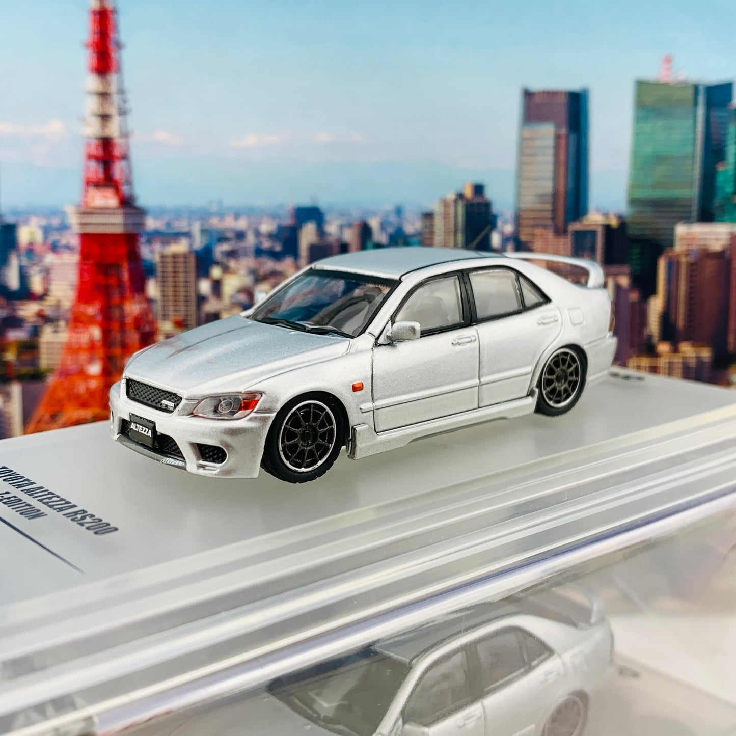INNO64 1/64 Toyota Altezza RS200 Z-Edition SILVER with Extra Wheels set and Carbon Bonnet decals IN64-RS200-SL