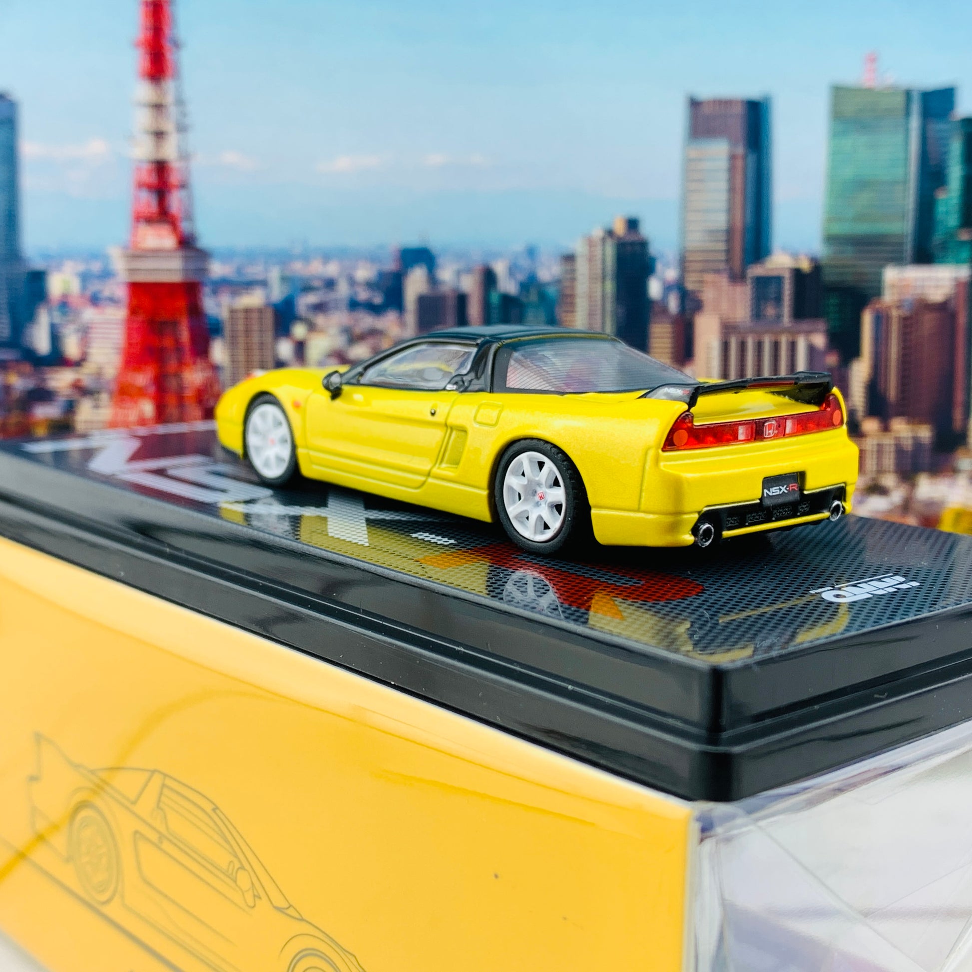 INNO64 1/64 HONDA NSX-R NA2 Yellow Pearl W/ Extra Wheels IN64-NSX2-YL