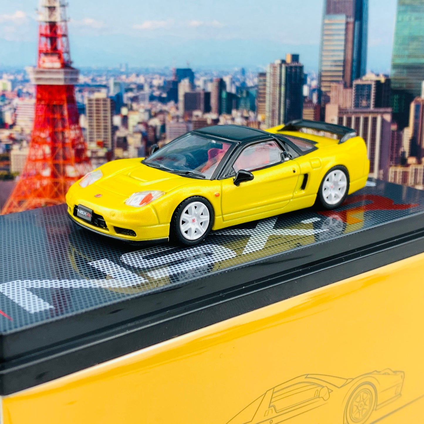 INNO64 1/64 HONDA NSX-R NA2 Yellow Pearl W/ Extra Wheels IN64-NSX2-YL