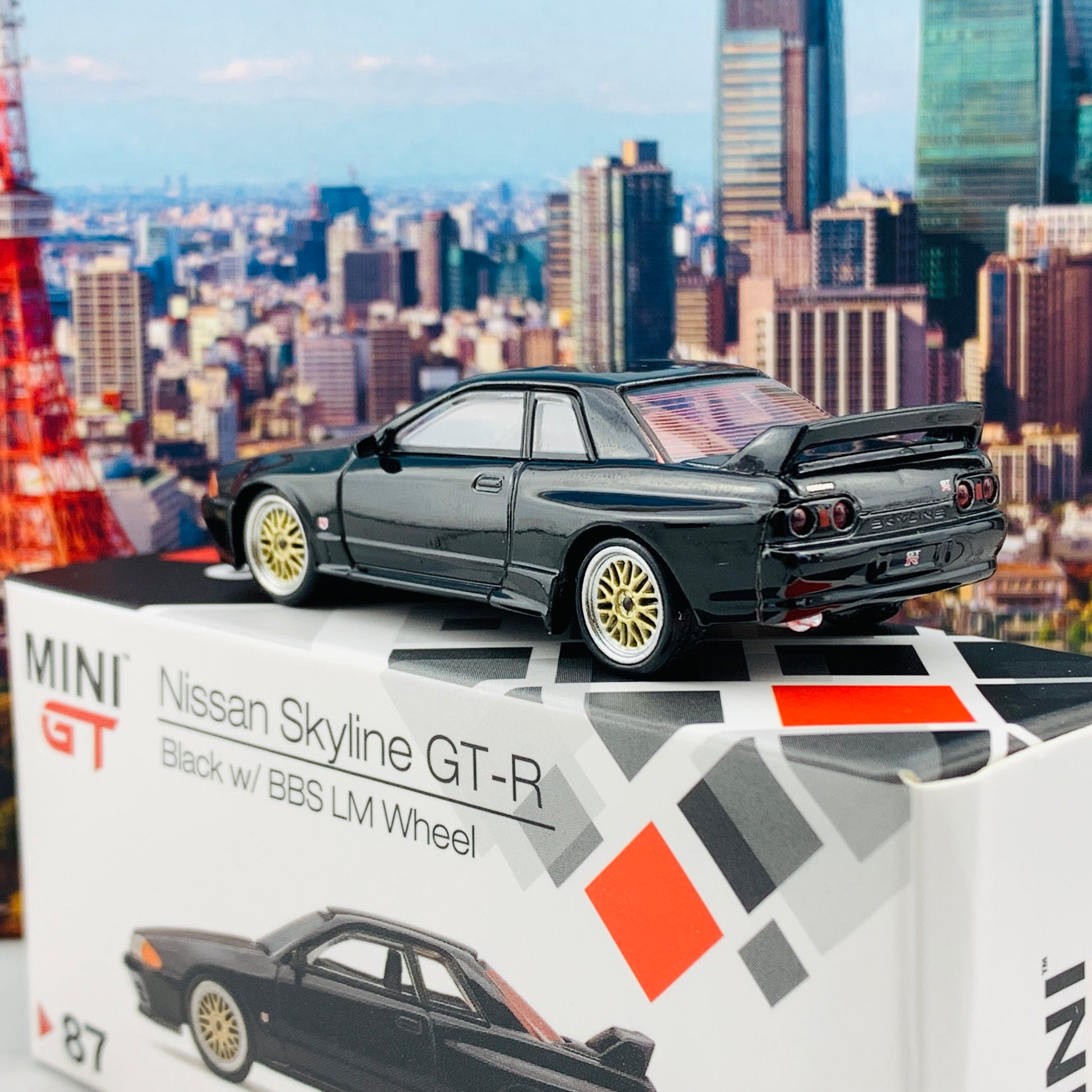 MINI GT 1/64 Nissan GTR R32  Black w/ BBS LM Wheel RHD MGT00087-R