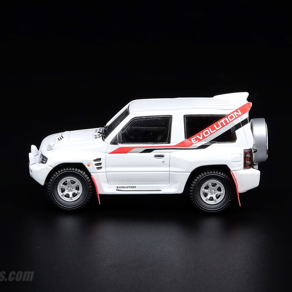 PREORDER INNO64 1/64 MITSUBISHI PAJERO EVOLUTION White With Extra Wheels IN64-EVOP-WHI  (Approx. Release Date : April 2020)
