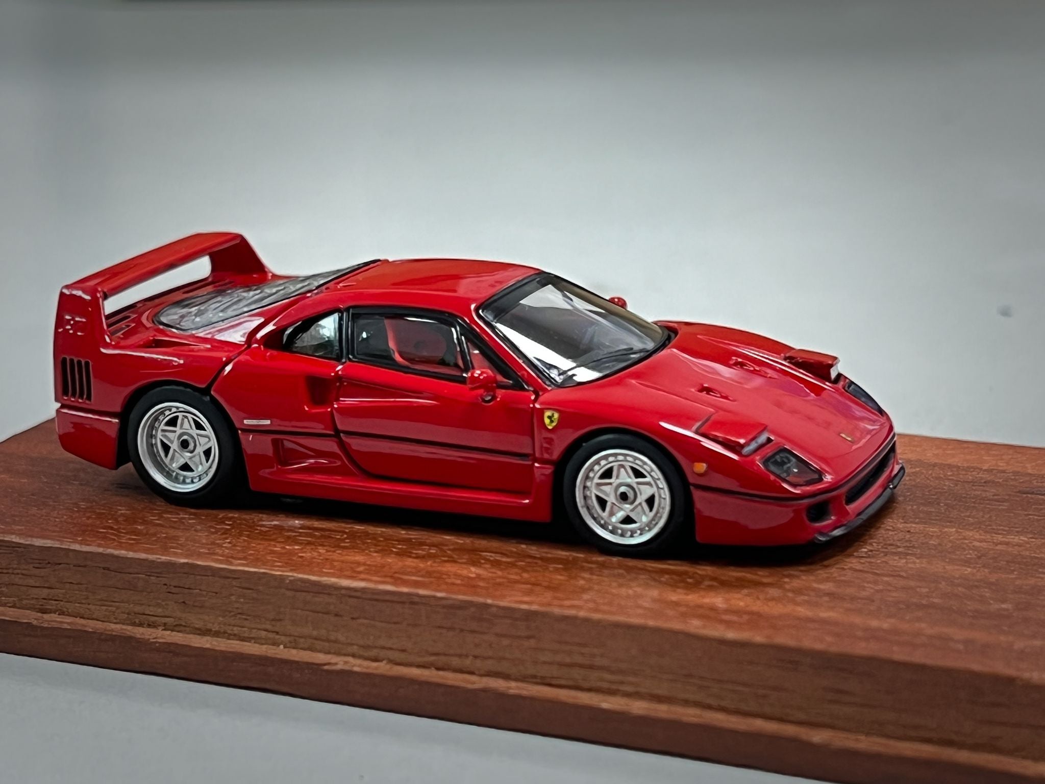 PGM 1/64 F40 RED Diecast Fully Opened with rectangular wooden