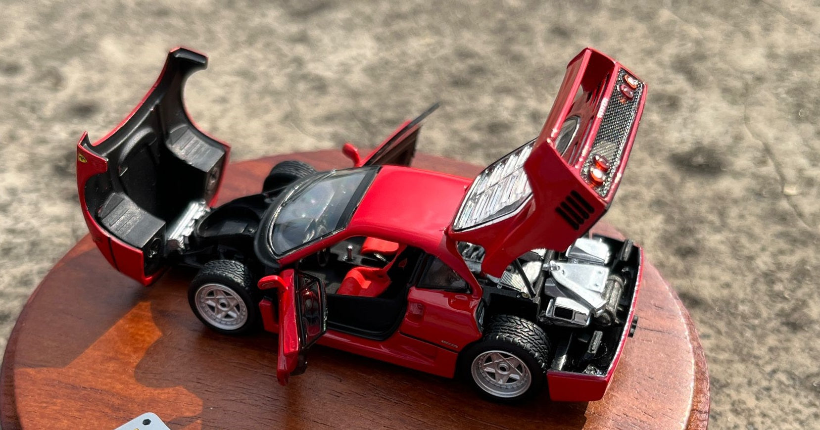 PGM 1/64 F40 RED Diecast Fully Opened with rectangular wooden