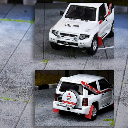 PREORDER INNO64 1/64 MITSUBISHI PAJERO EVOLUTION White With Extra Wheels IN64-EVOP-WHI  (Approx. Release Date : April 2020)