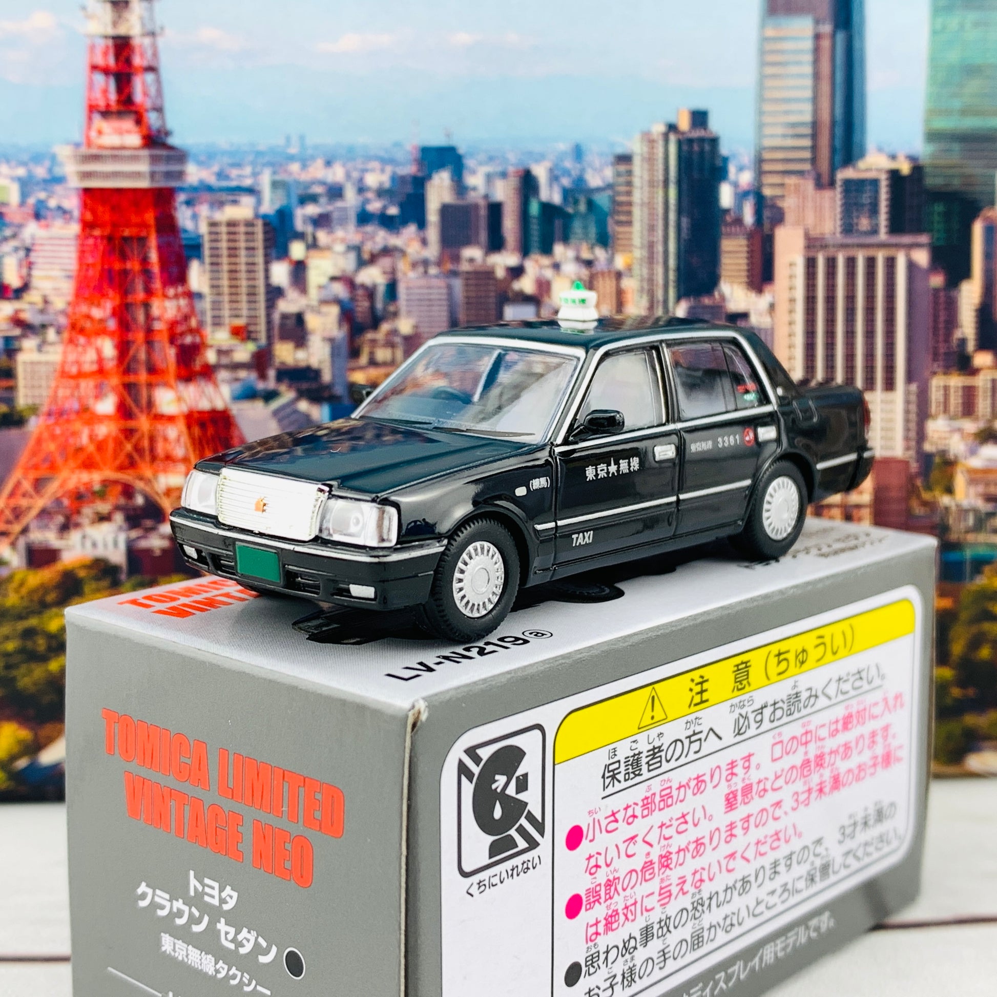 Tomytec Tomica Limited Vintage Neo 1/64 Toyota Crown Sedan Tokyo Radio Taxi (Black) 東京無線タクシー LV-N219a
