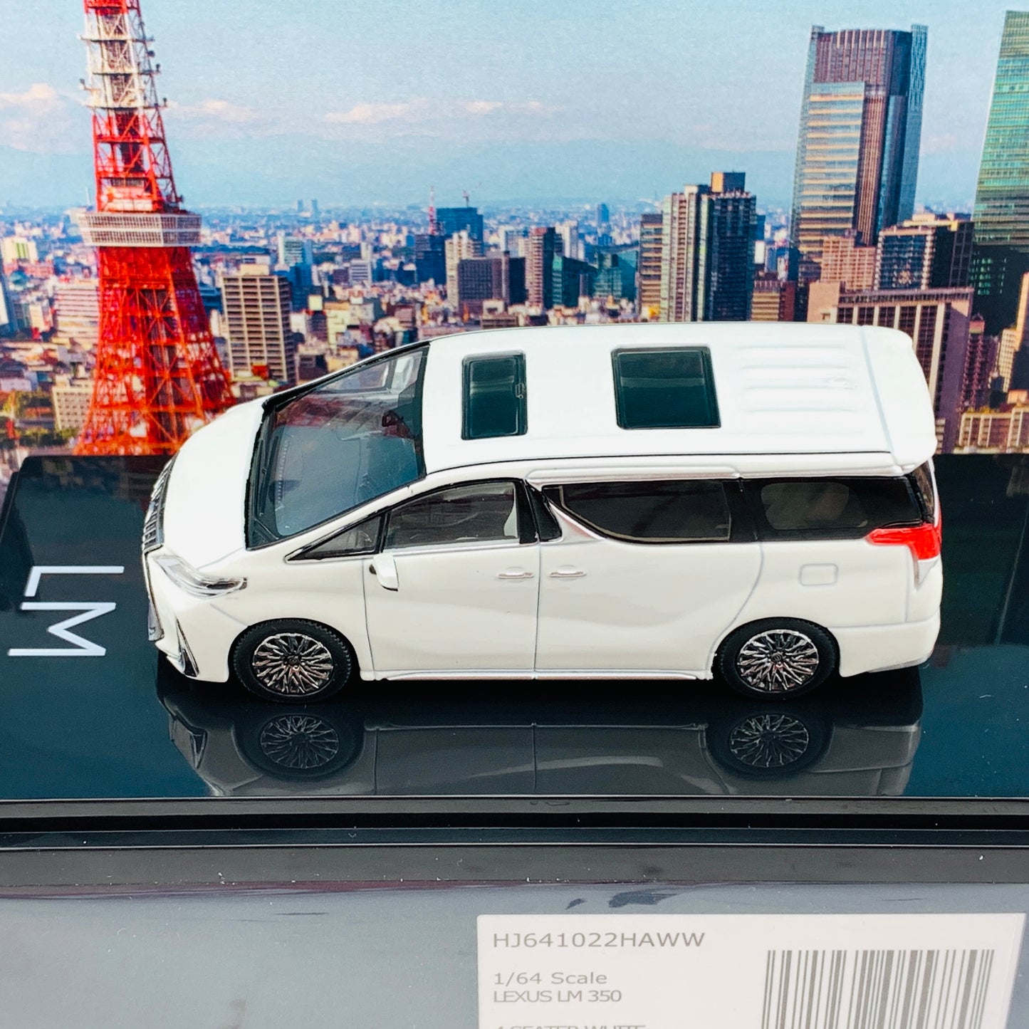 HOBBY JAPAN 1/64 LEXUS LM 350 4 SEATER WHITE with WHITE INTERIOR (RHD) HJ641022HAWW