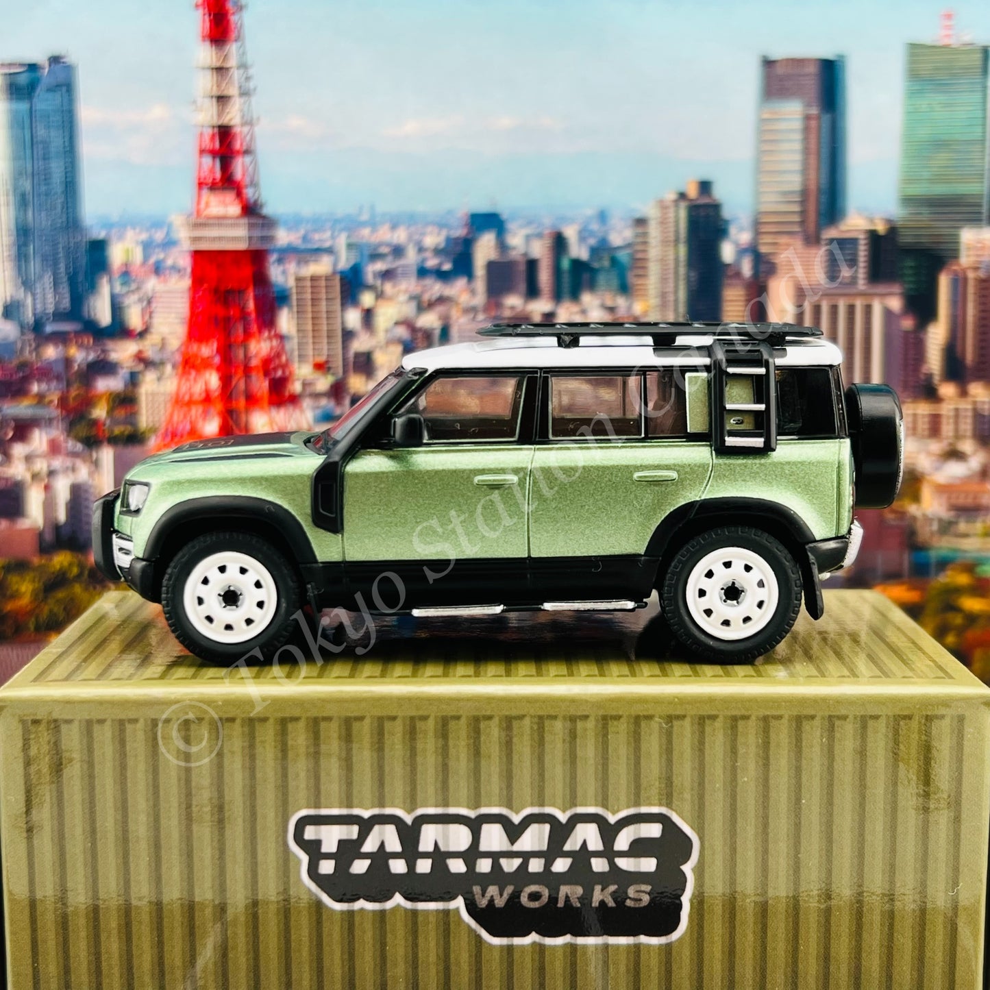 TARMAC WORKS 1/64 Global64 Land Rover Defender 110 Green Metallic T64G-020-GR