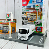 TOMICA WORLD Tomica Town 7-11 (with Tomica)