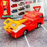 TAKARA TOMY A.R.T.S TOMICA Sign Set #8 - Mitsubishi FUSO CANTER Tow Truck with a road sign stand