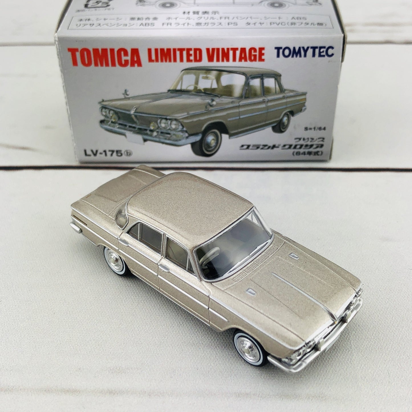 Tomica Limited Vintage 1/64 Nissan Prince Gloria (1964) LV-175b