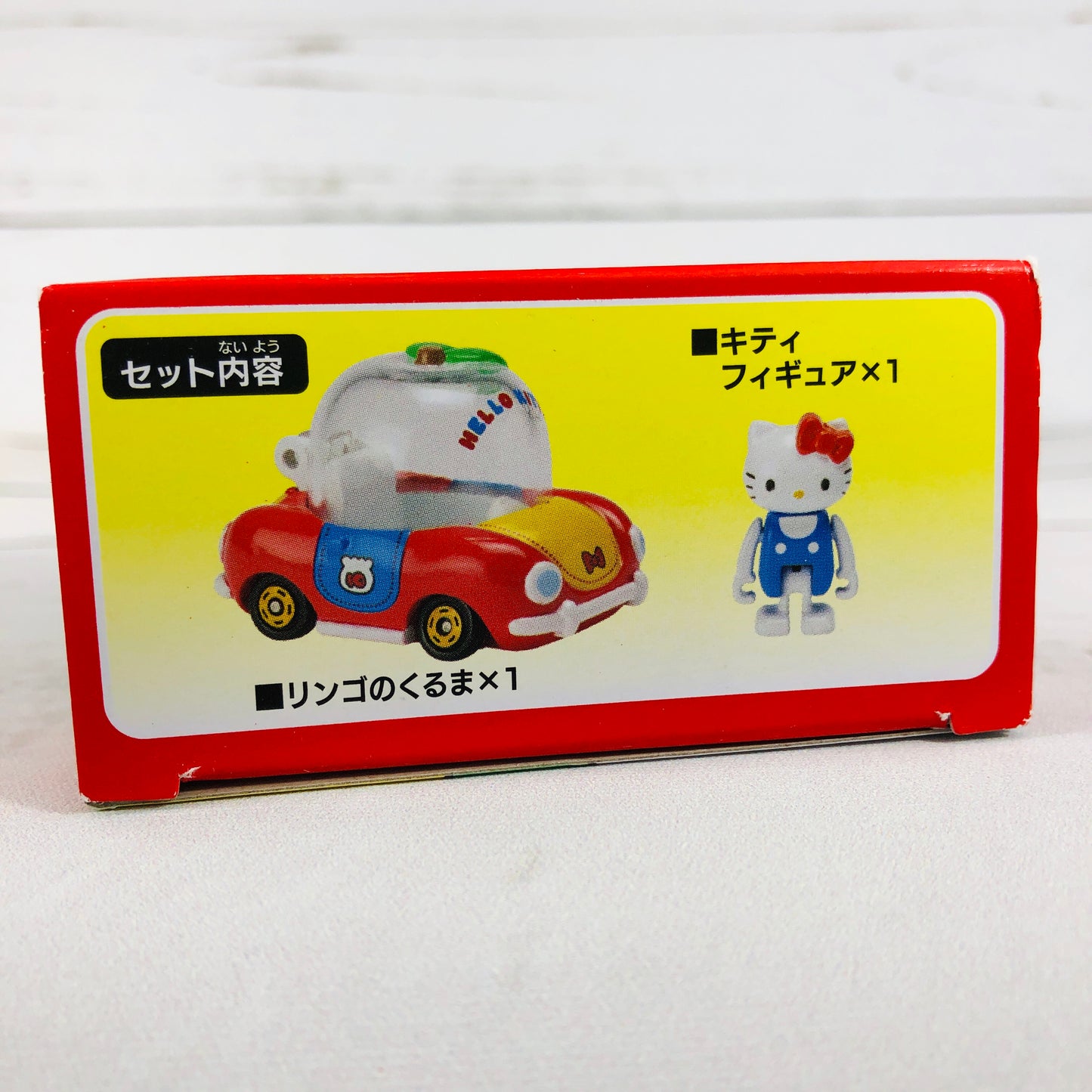 DREAM TOMICA Ride On R02 Hello Kitty x Apple Car