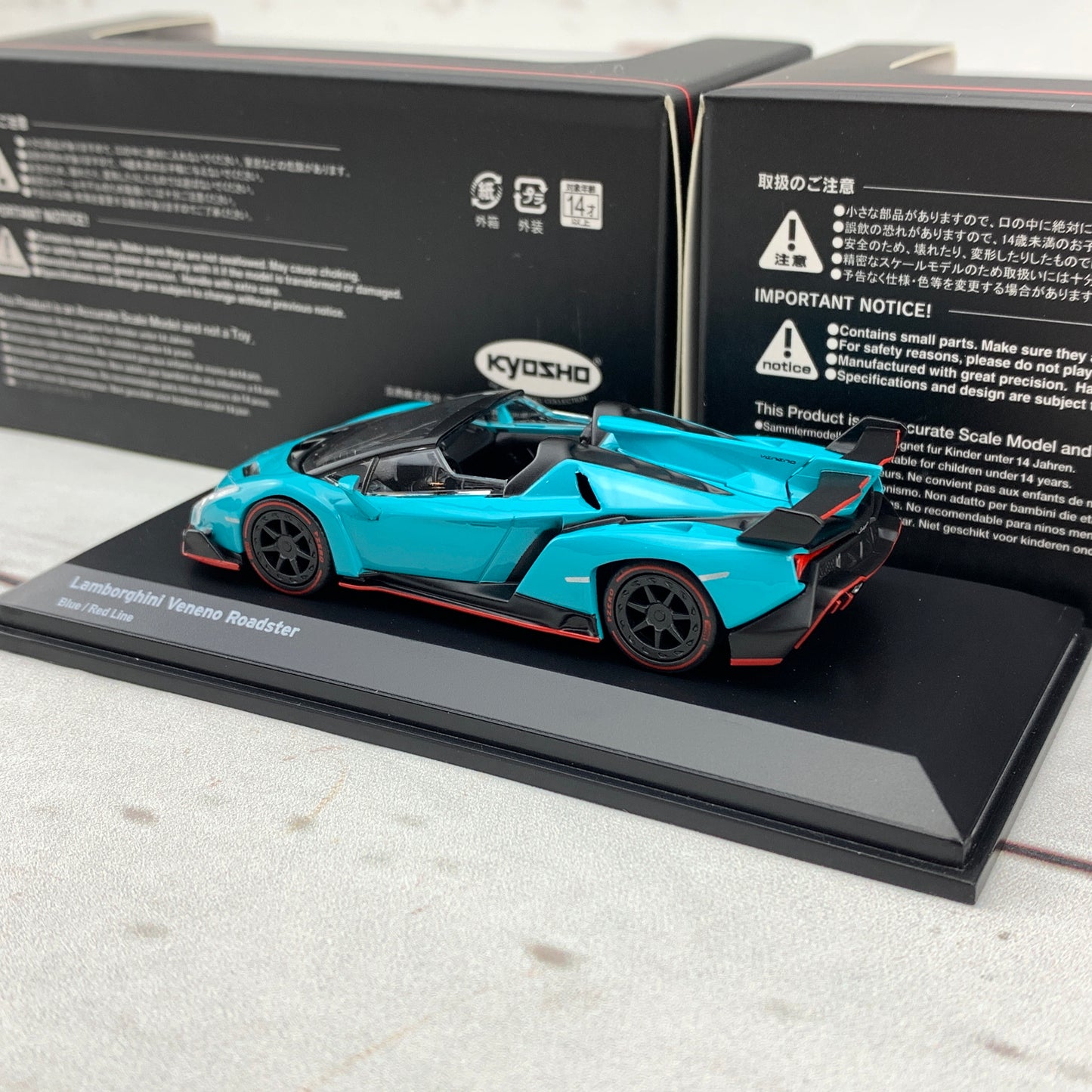 KYOSHO 1/64 Lamborghini Veneno Roadster Blue/Red Line KS07040A4
