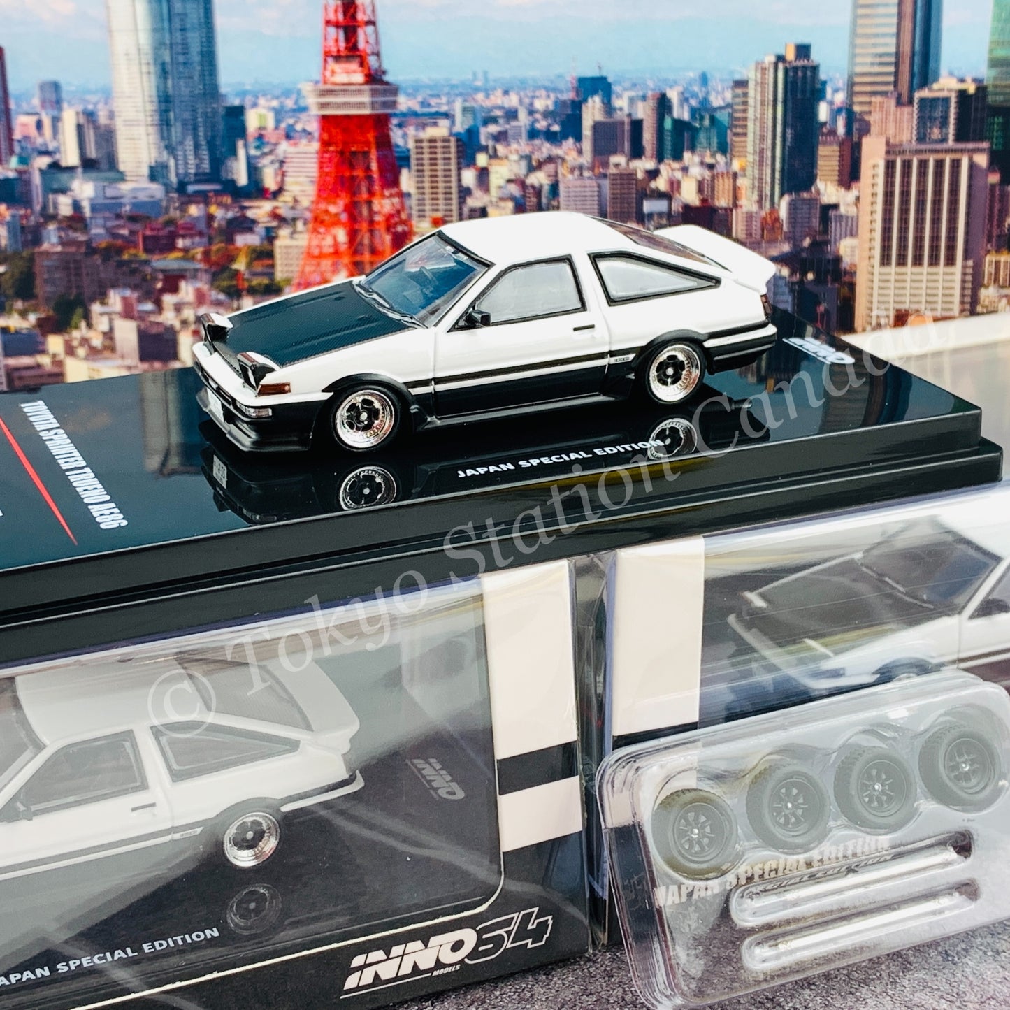 INNO64 1/64 TOYOTA SPRINTER TRUENO AE86 White/Black With Extra wheels (Japan Special Edition) IN64-AE86T-WHB