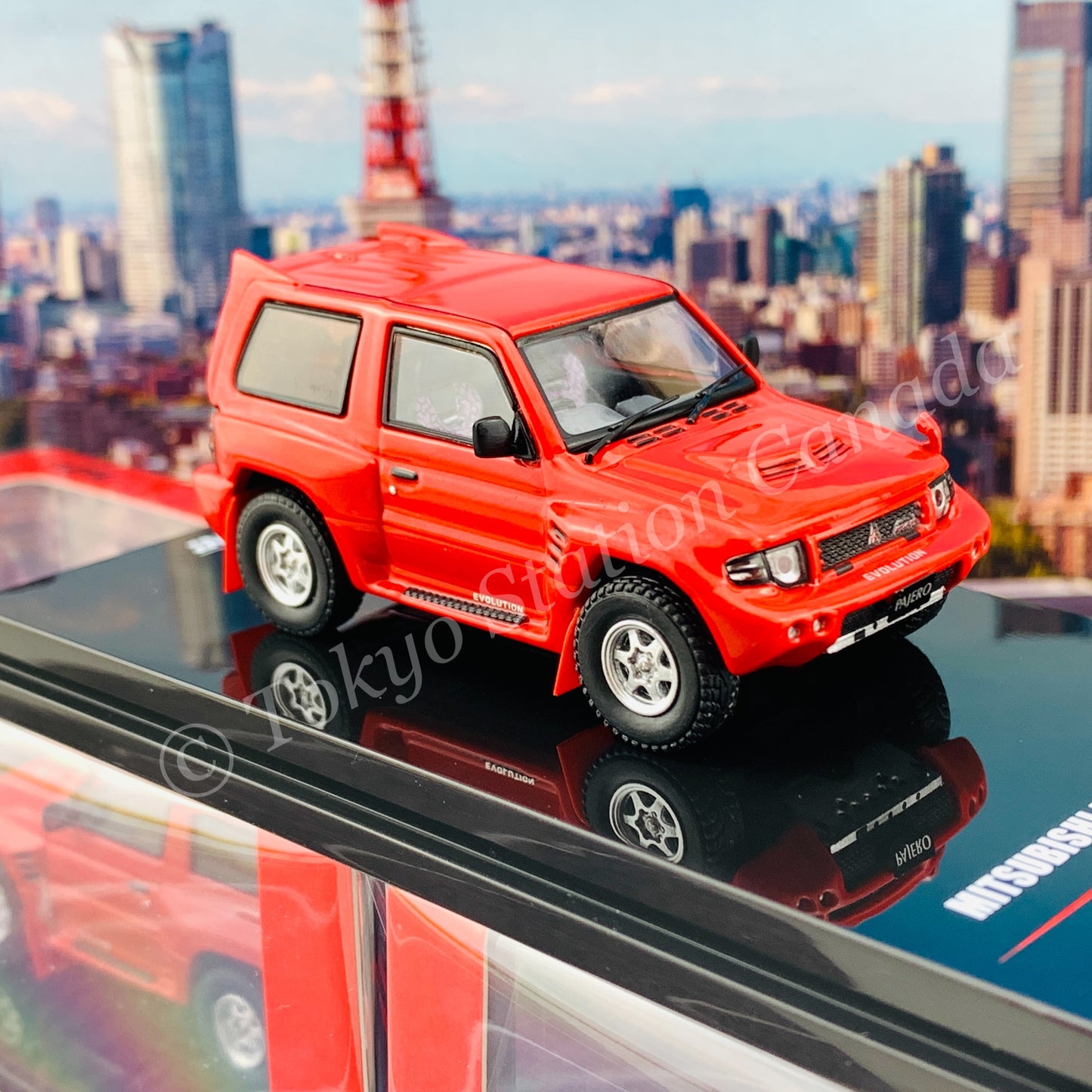 INNO64 1/64 MITSUBISHI PAJERO EVOLUTION Red With Extra Wheels IN64-EVOP-RED