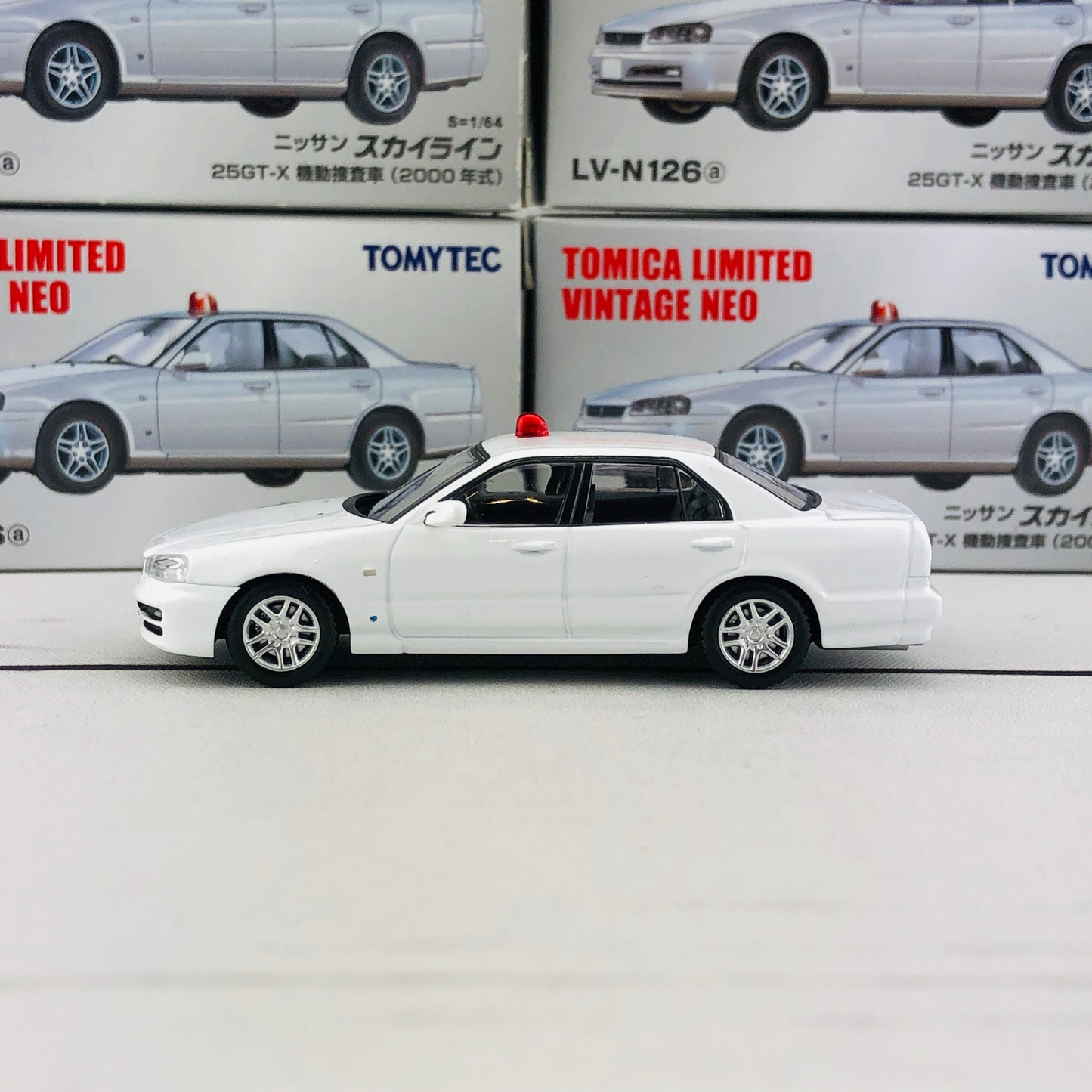 Tomica Limited Vintage 1/64 Nissan Skyline 25GT-X LV-N126a (2000)