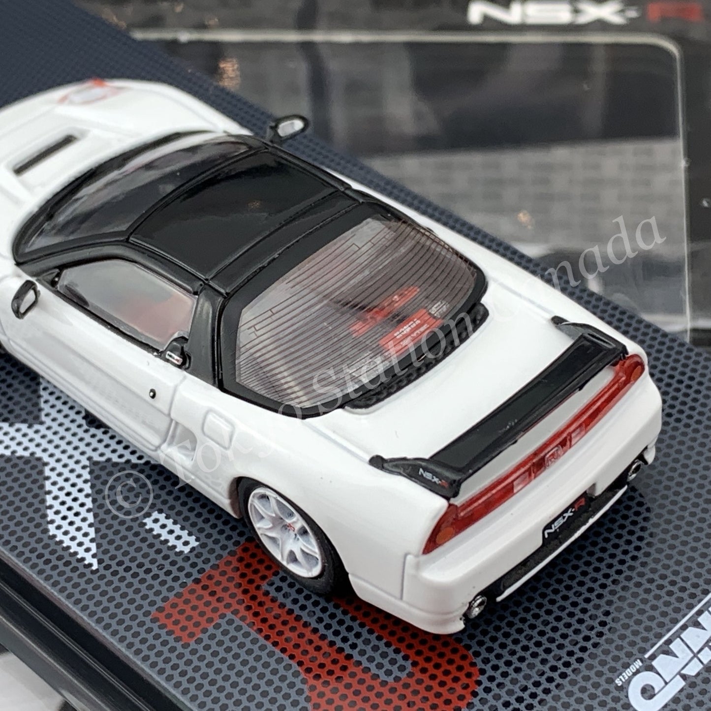 INNO64 HONDA NSX-R NA2 Championship White With Extra Wheels IN64-NSXR-WHI