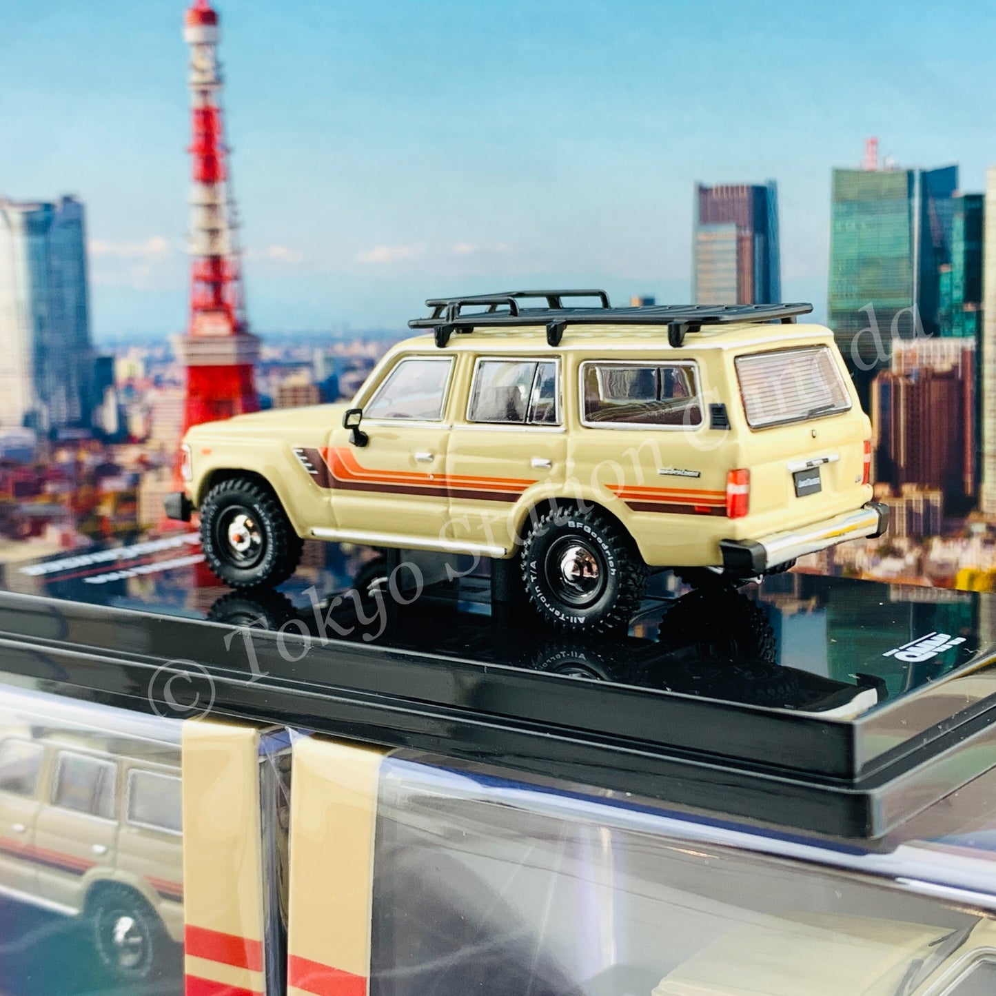 INNO64 1/64 TOYOTA LAND CRUISER FJ60 Desert Beige IN64-FJ60-BEI