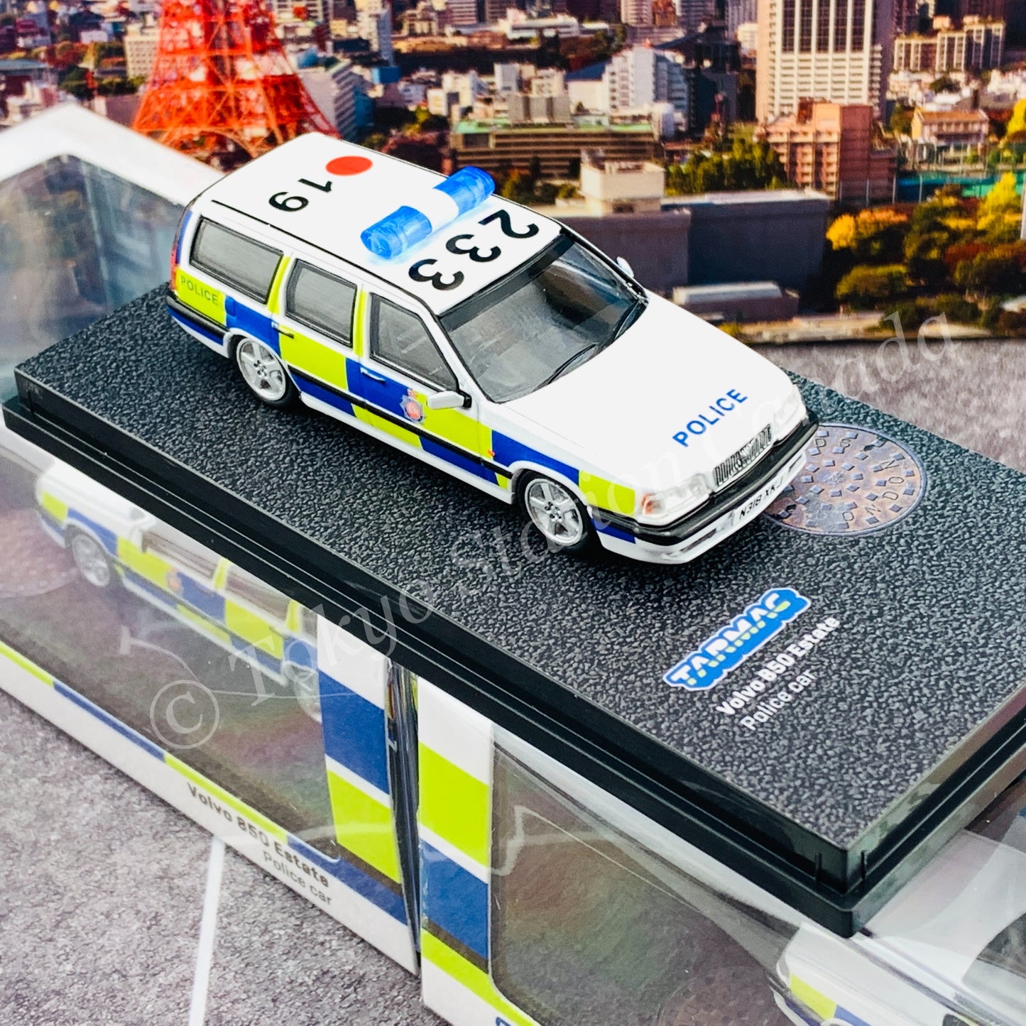 Tarmac Works HOBBY64 Collection 1/64 Volvo 850 Estate Police car T64-039-PC