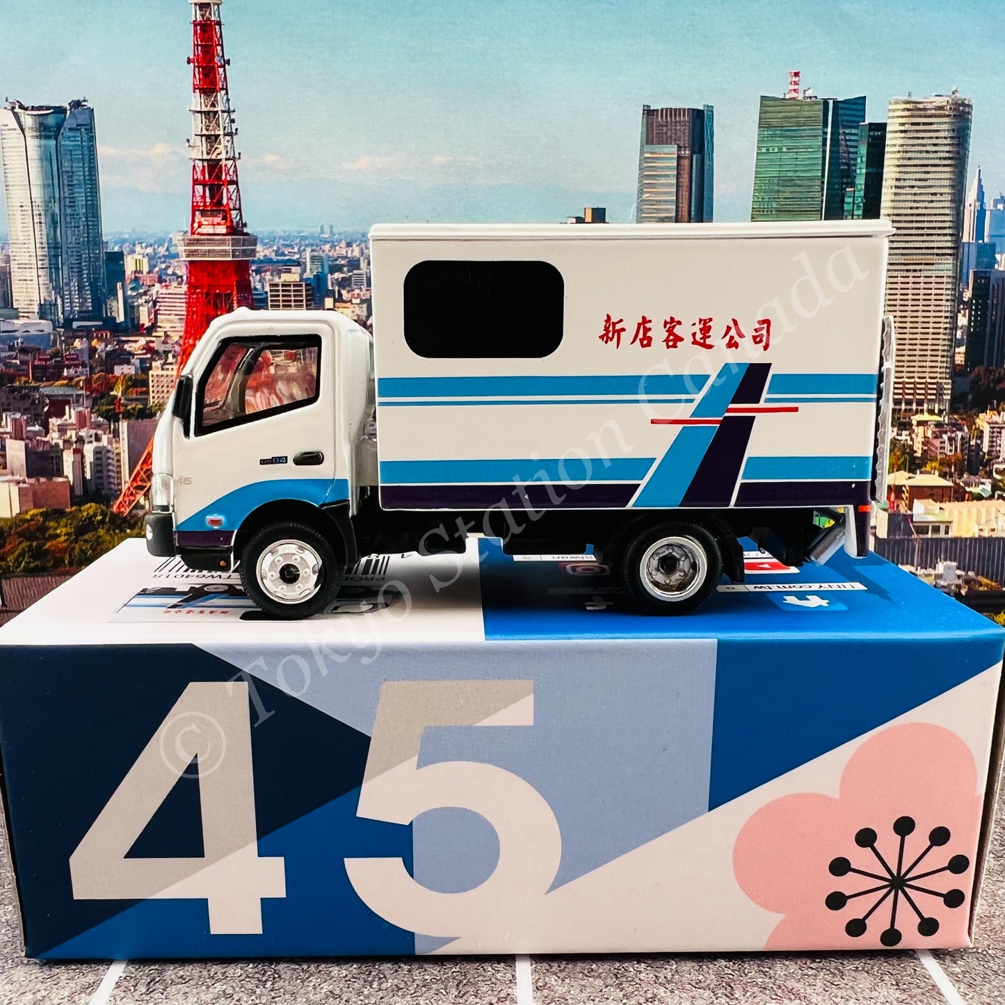 TINY 微影 TW45 Taiwan SinDian Bus HINO 300 Box Lorry ATCTW64018