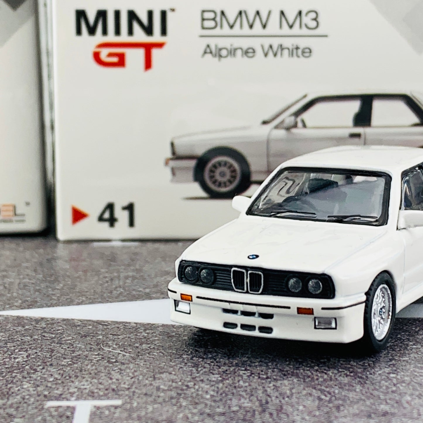 MINI GT 1/64 BMW M3 (E30) Alpine White RHD MGT00041-R