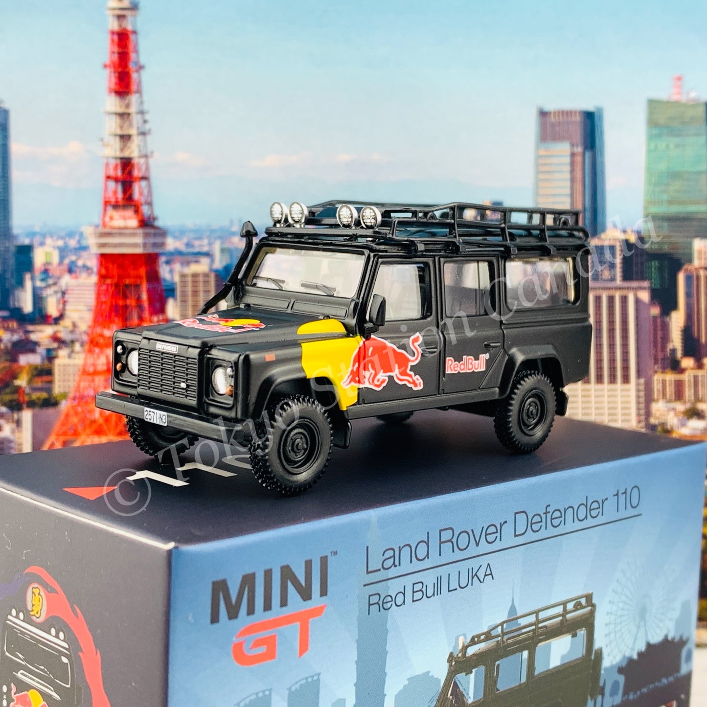 MINI GT 1/64 Land Rover Defender 110 Red Bull LUKA LHD MGT000110-L